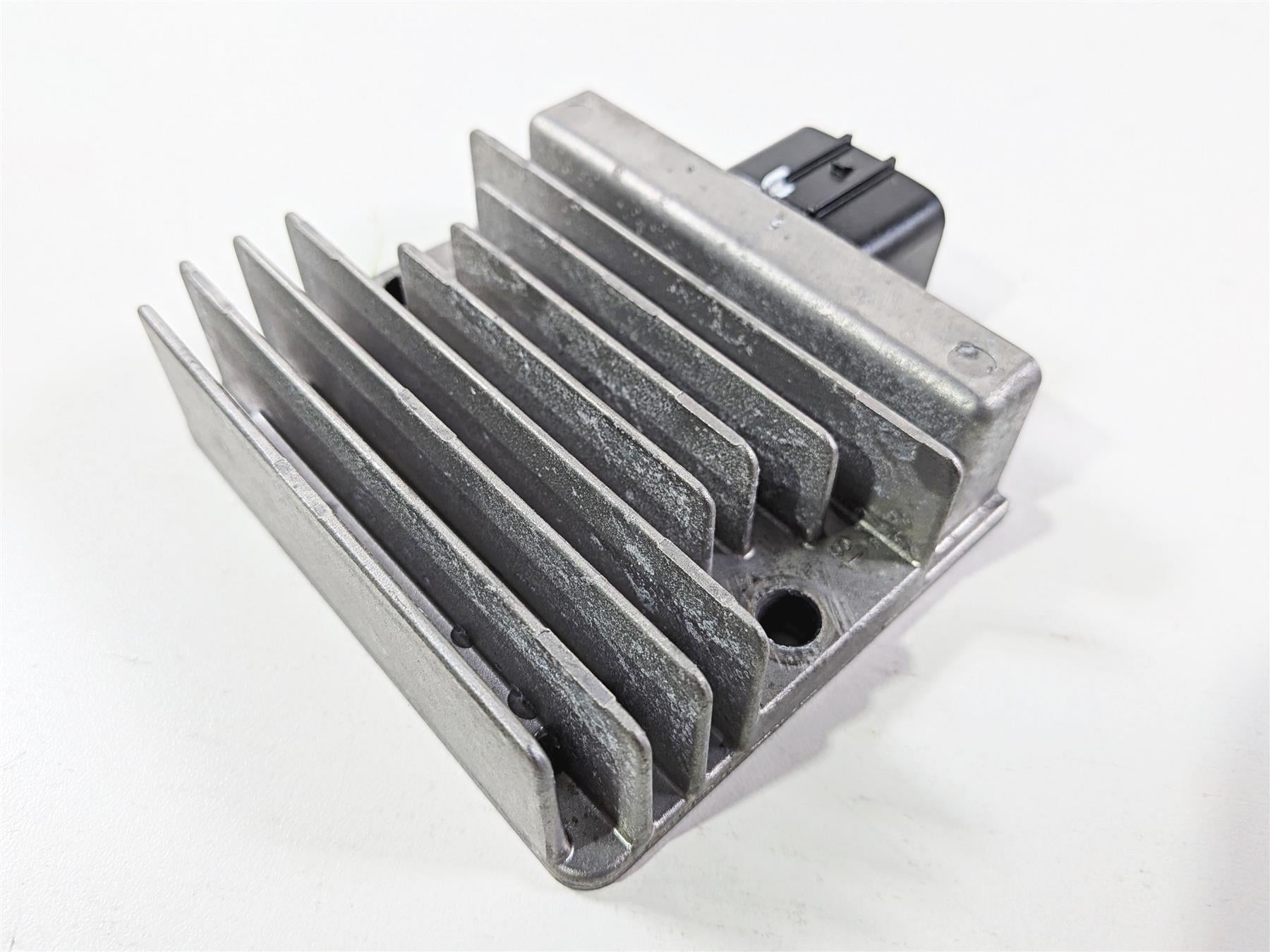 2024 Kawasaki EX500 Ninja 40th An. Rectifier Voltage Regulator 21066-0761 {{ shop.shopifyCountryName }} - Mototech271