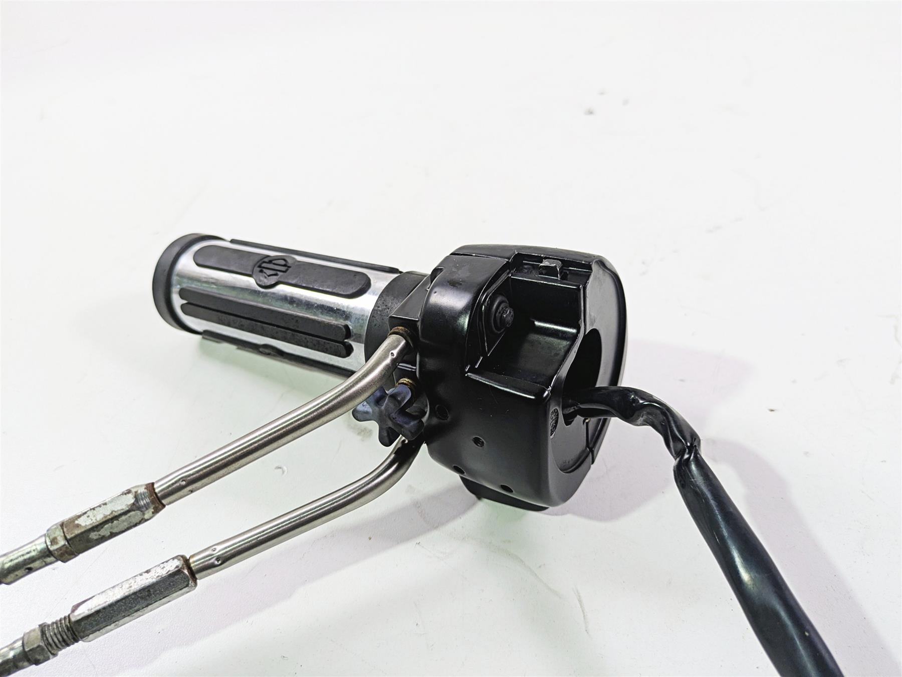 2007 Harley Sportster XL1200 C Right Hand Control Switch Grip Set 71684-06A {{ shop.shopifyCountryName }} - Mototech271