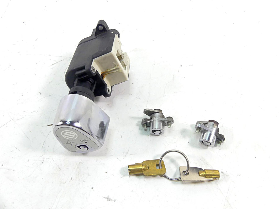 2006 Harley Touring FLHTCU SE E-Glide Ignition Switch Key Lock Set 71530-03A {{ shop.shopifyCountryName }} - Mototech271
