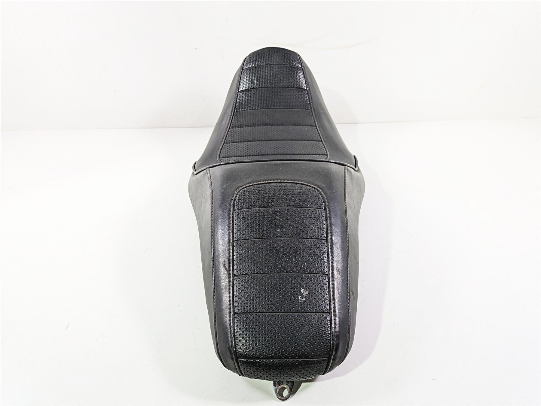 2016 Harley FXDL Dyna Low Rider Seat Saddle -No Tears 52000136 {{ shop.shopifyCountryName }} - Mototech271