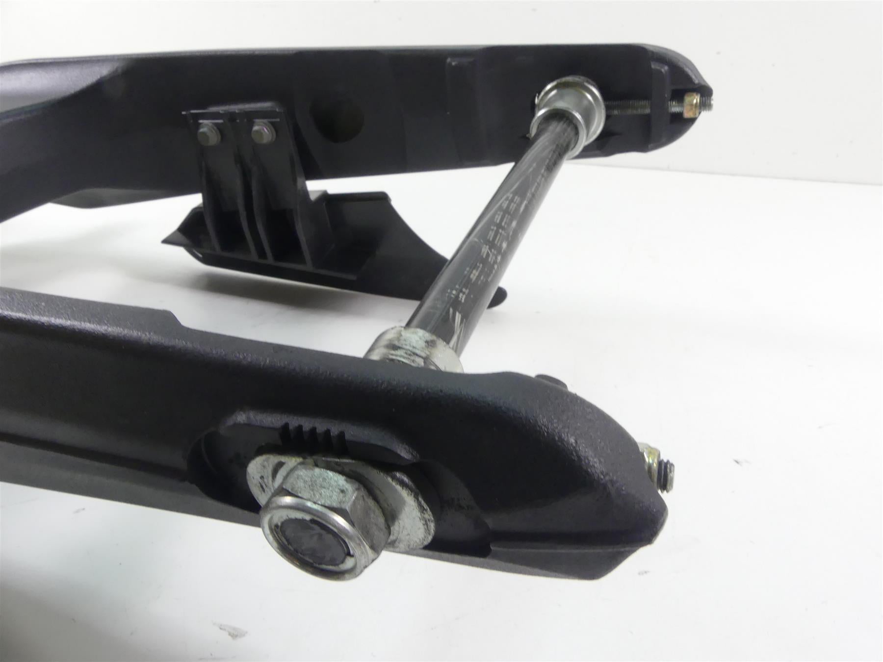 2016 Indian Chief Dark Horse Rear Swingarm Swing Arm Suspension + Axle 5139825 {{ shop.shopifyCountryName }} - Mototech271