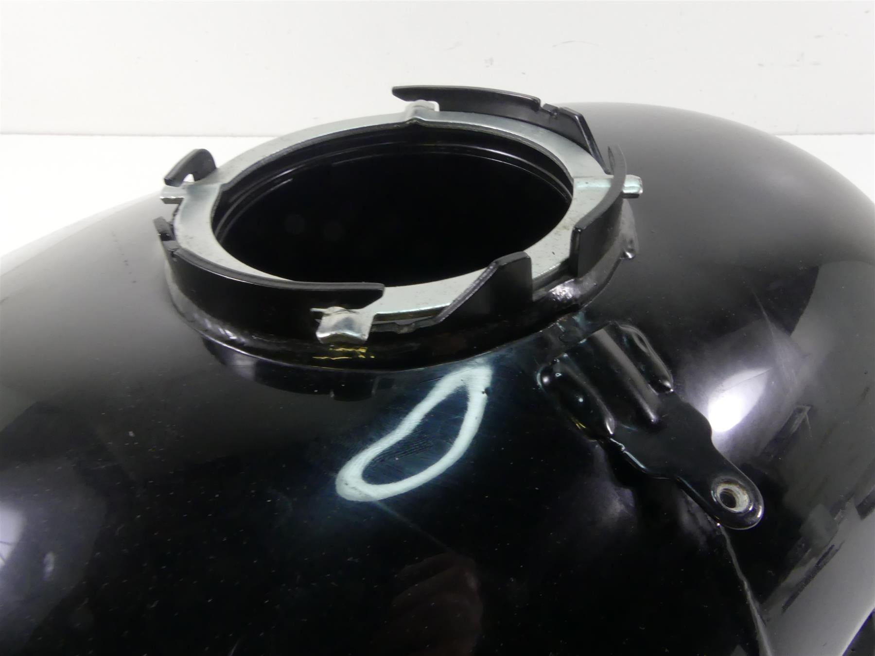 2012 Harley Touring FLHX Street Glide Nice Vivid Black Fuel Gas Tank 61356-08 {{ shop.shopifyCountryName }} - Mototech271