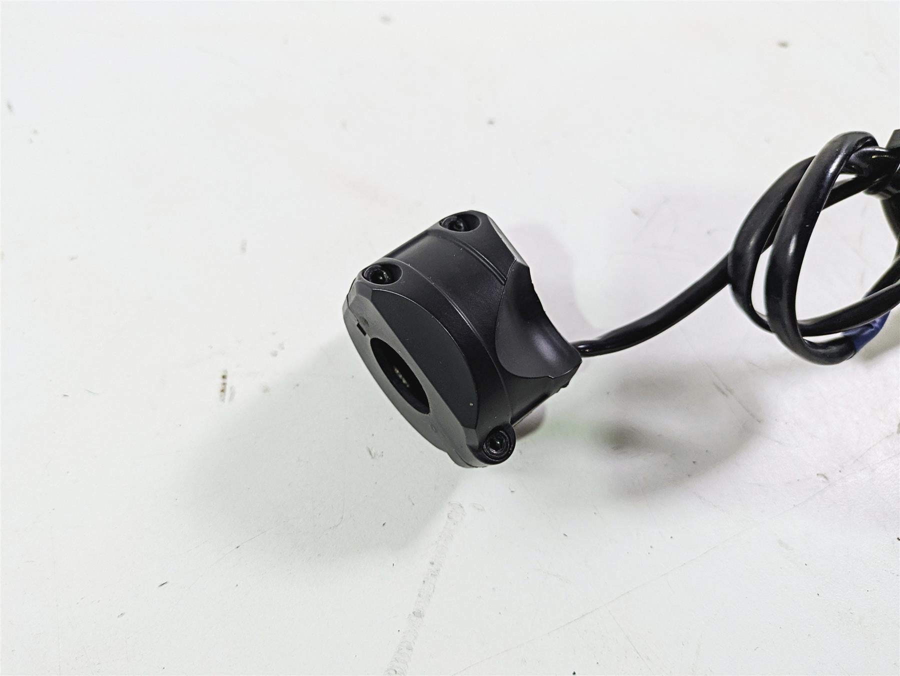 2016 Ducati Monster 1200 S Right Hand Control Switch Start Kill 65010121E {{ shop.shopifyCountryName }} - Mototech271