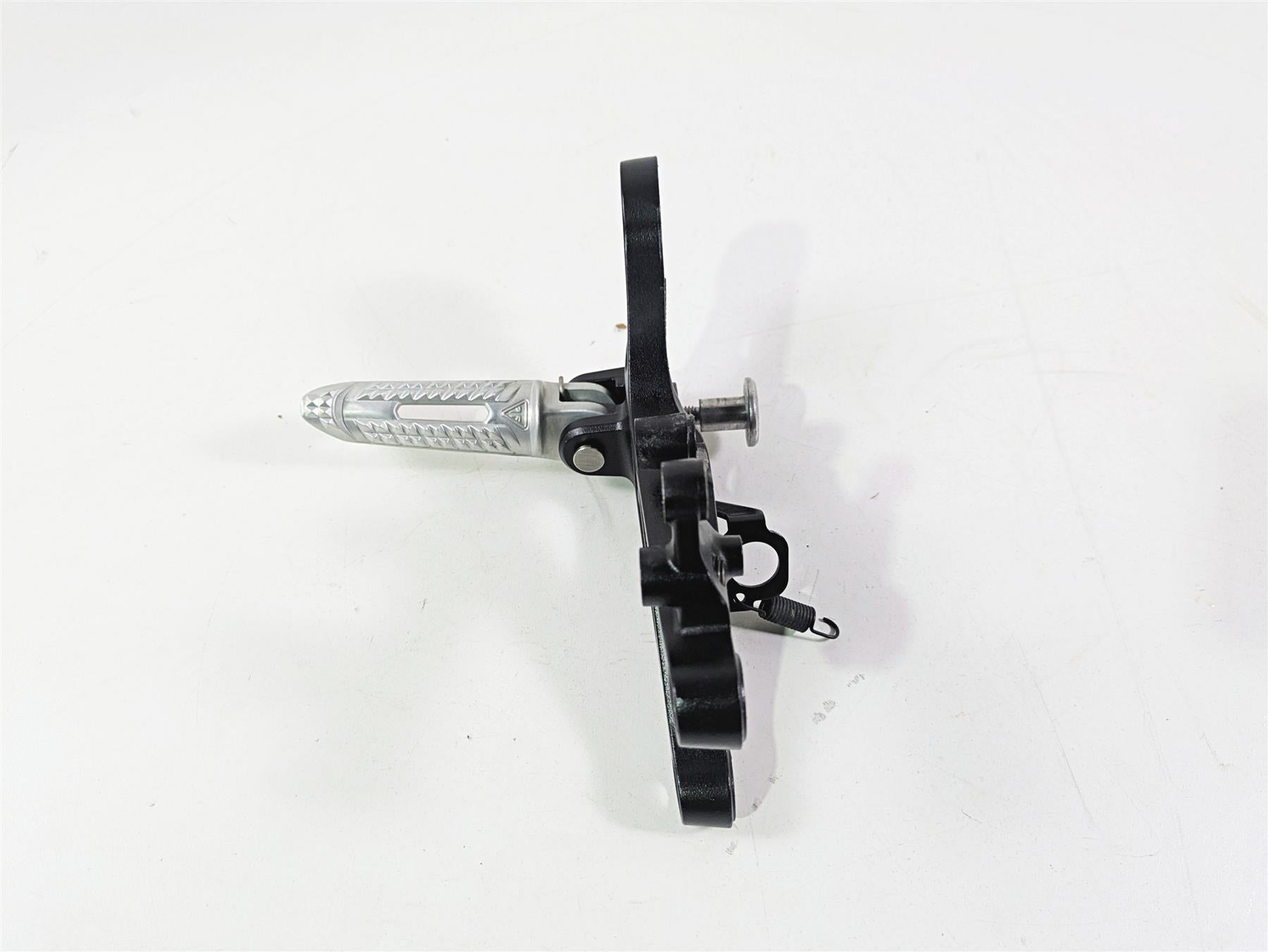 2024 Triumph Street Triple 765 R Right Rider Footpeg & Mount Set T2082980 {{ shop.shopifyCountryName }} - Mototech271