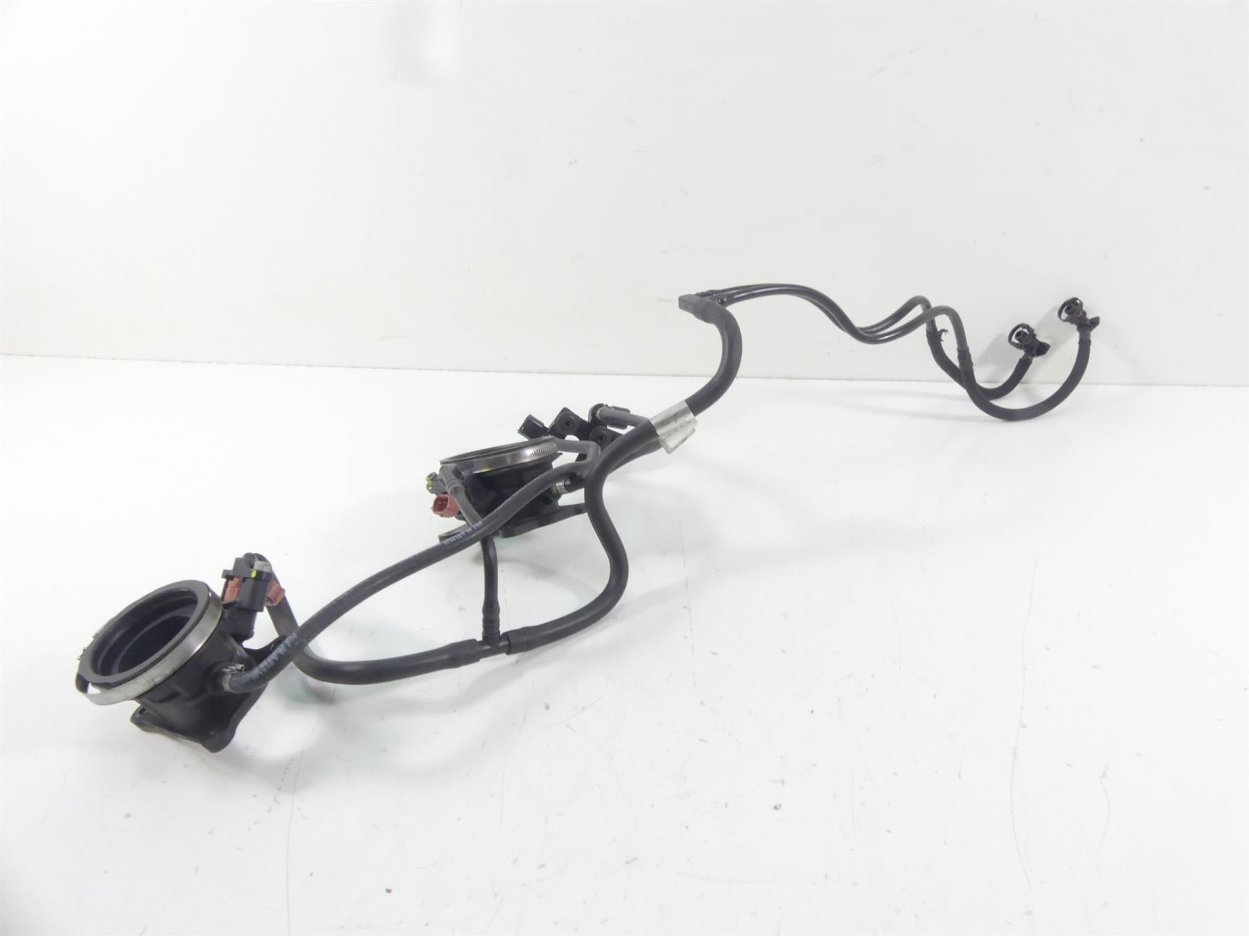 2015 Ducati Diavel Dark Fuel Gas Petrol Injectors Hose Set 59024021A {{ shop.shopifyCountryName }} - Mototech271