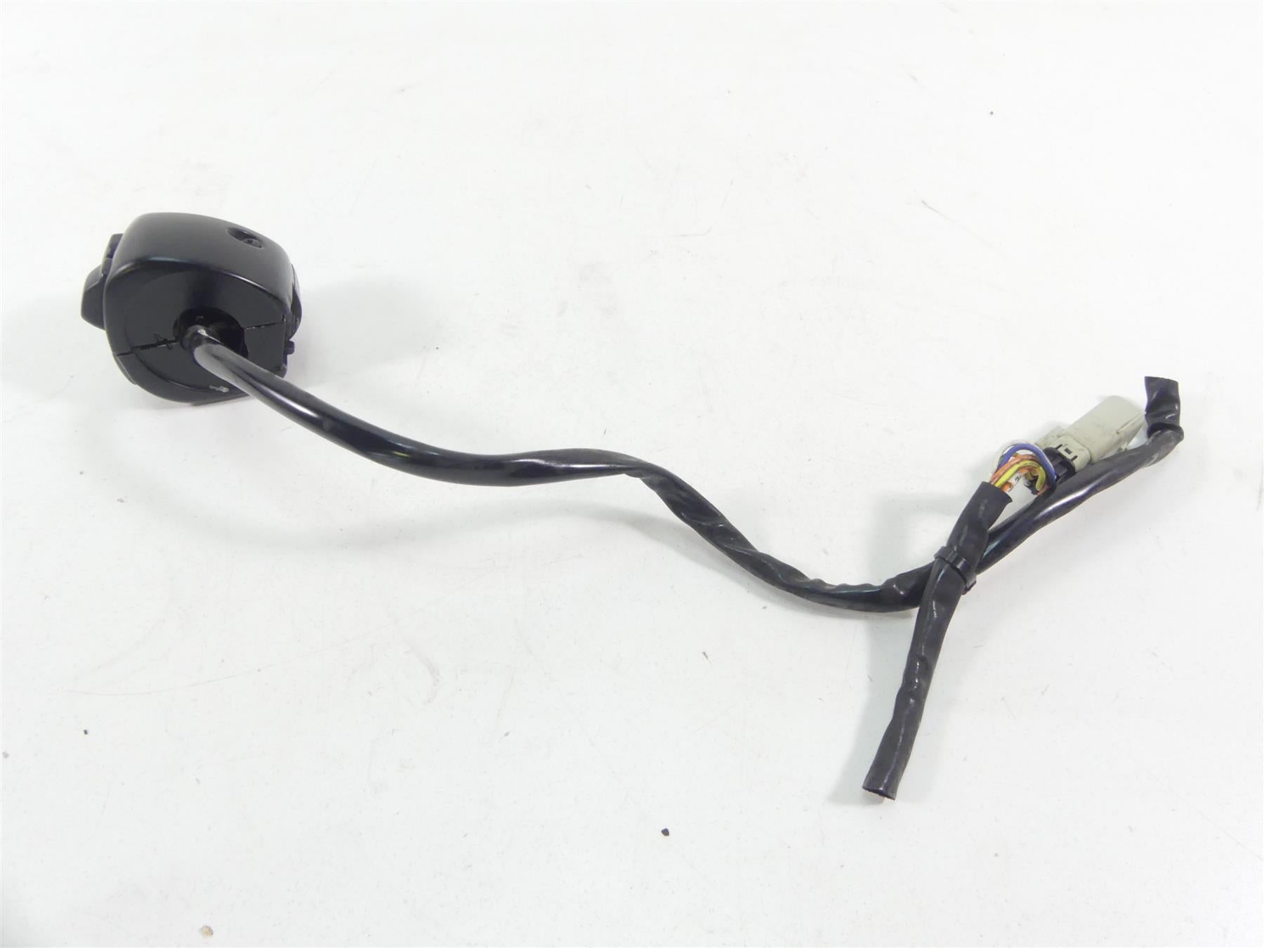 2015 Harley VRSCF Muscle Rod Left Blinker Lights Hand Control Switch 71682-06A {{ shop.shopifyCountryName }} - Mototech271