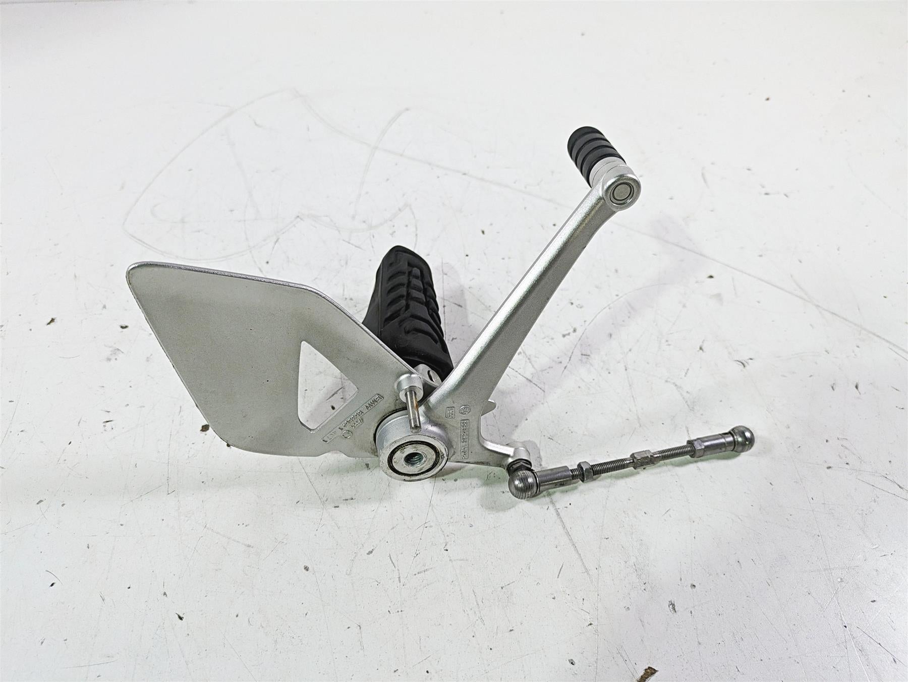 2014 BMW R1200 RT RTW K52 Front Left Footpeg & Shifter 46718535641 46718560383 {{ shop.shopifyCountryName }} - Mototech271