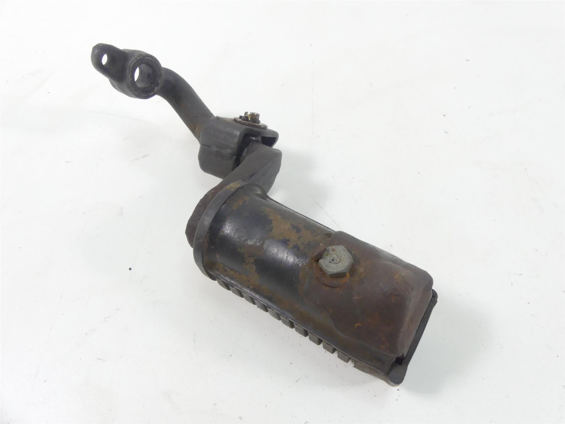 1980 Honda CB750C Custom Front Rider Driver Foot pegs 50630-425-730 50640-425-730 {{ shop.shopifyCountryName }} - Mototech271