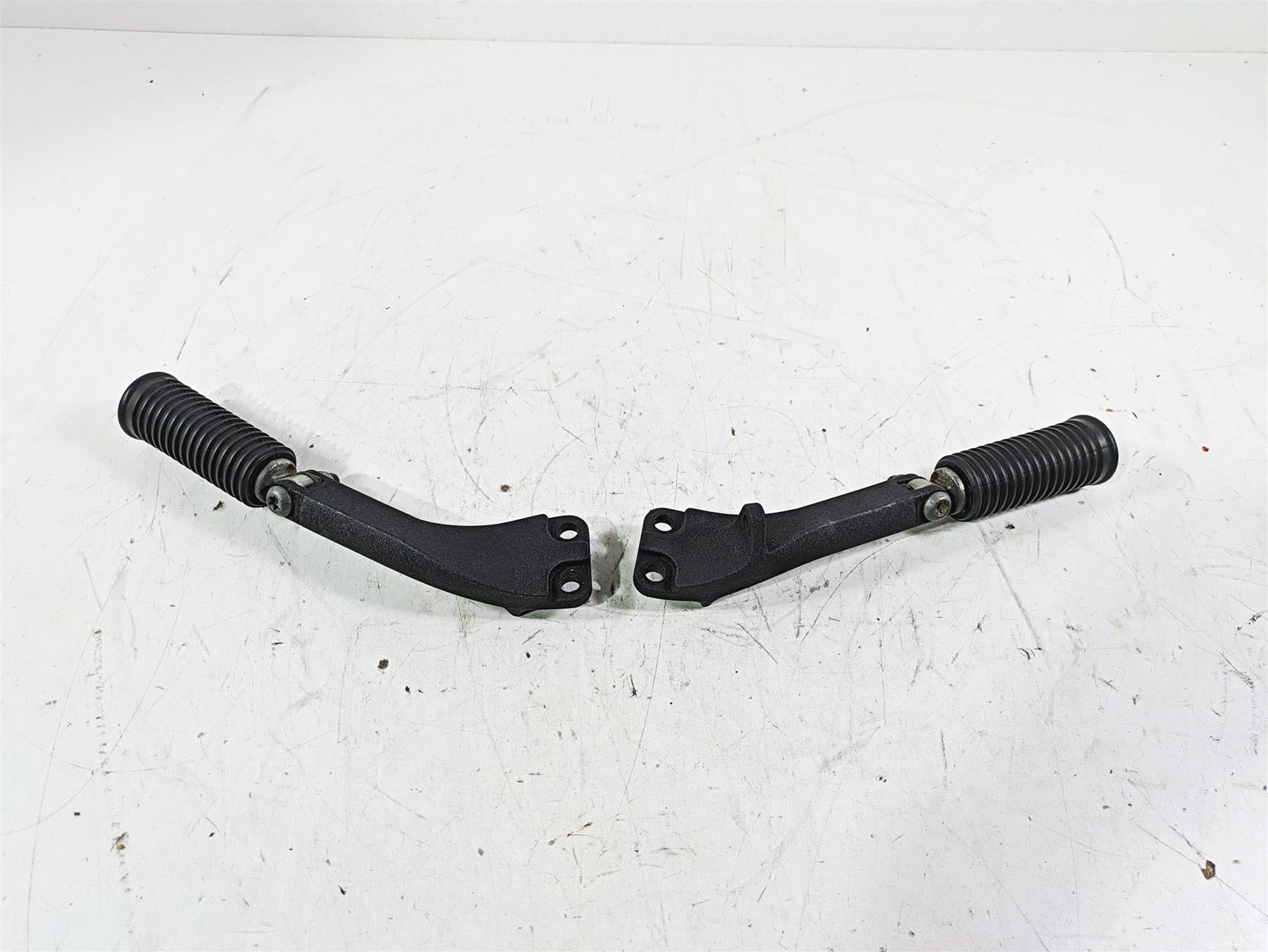 2013 Harley FXDWG Dyna Wide Glide Rear Passenger Footpeg Set 49230-06 49224-06A {{ shop.shopifyCountryName }} - Mototech271