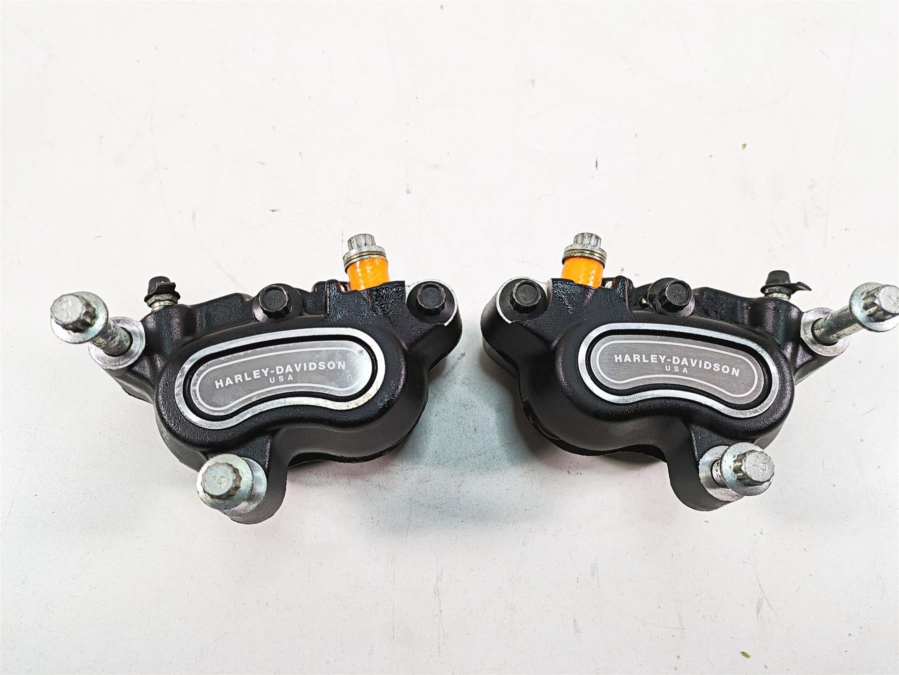 2009 Harley FXDF Dyna Fat Bob Front Brake Caliper Set 44046-08 44487-08 {{ shop.shopifyCountryName }} - Mototech271