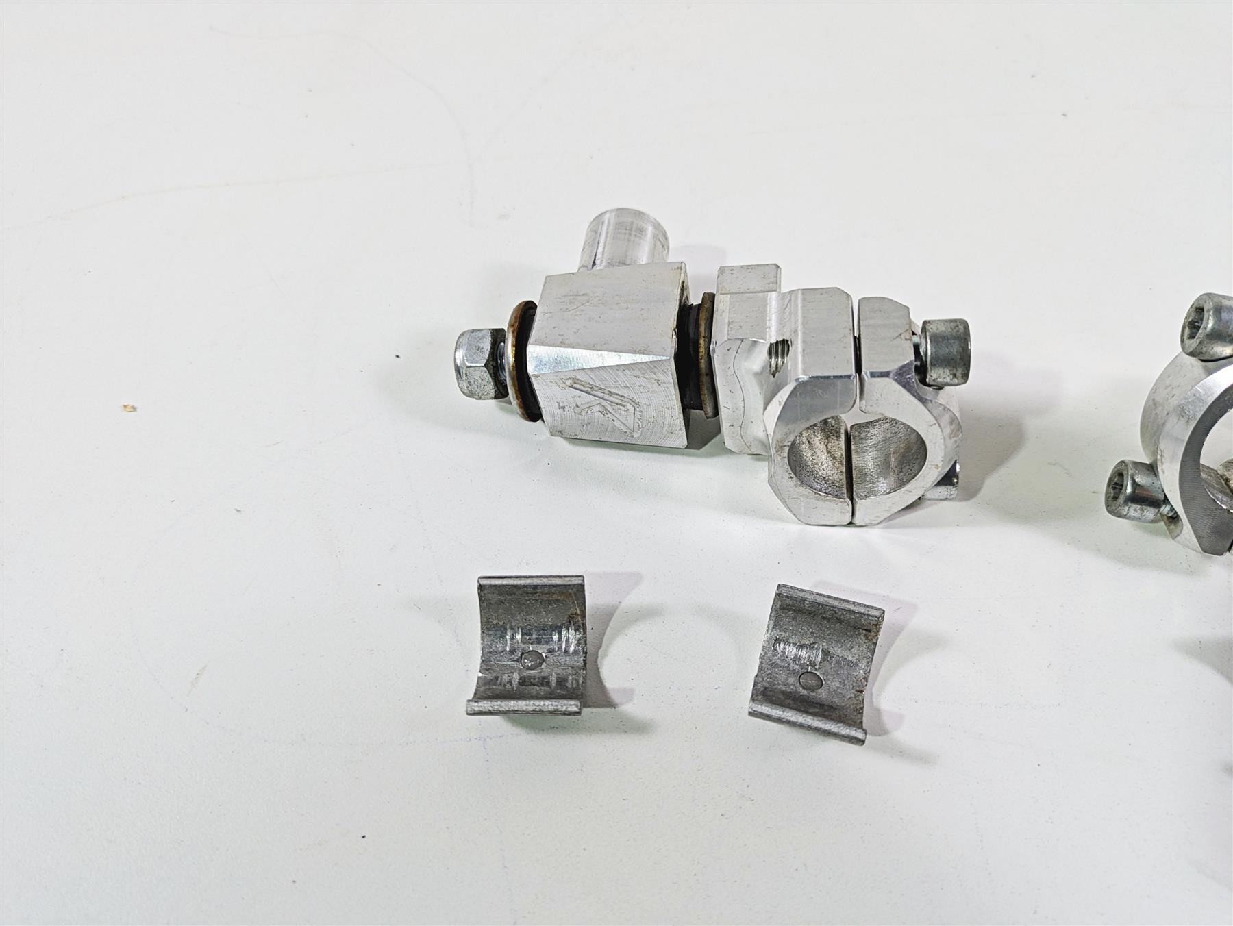 2015 Triumph Tiger Explorer XC Rox Anti-Vibration Handlebar Riser Set {{ shop.shopifyCountryName }} - Mototech271