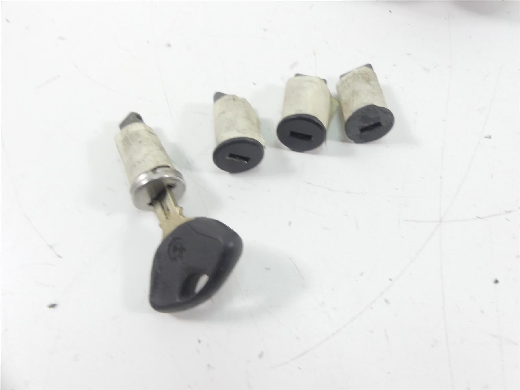 2008 BMW R1200GS K25 Cdi Ignition Switch Key Locks Set 7711832 51257700072 {{ shop.shopifyCountryName }} - Mototech271