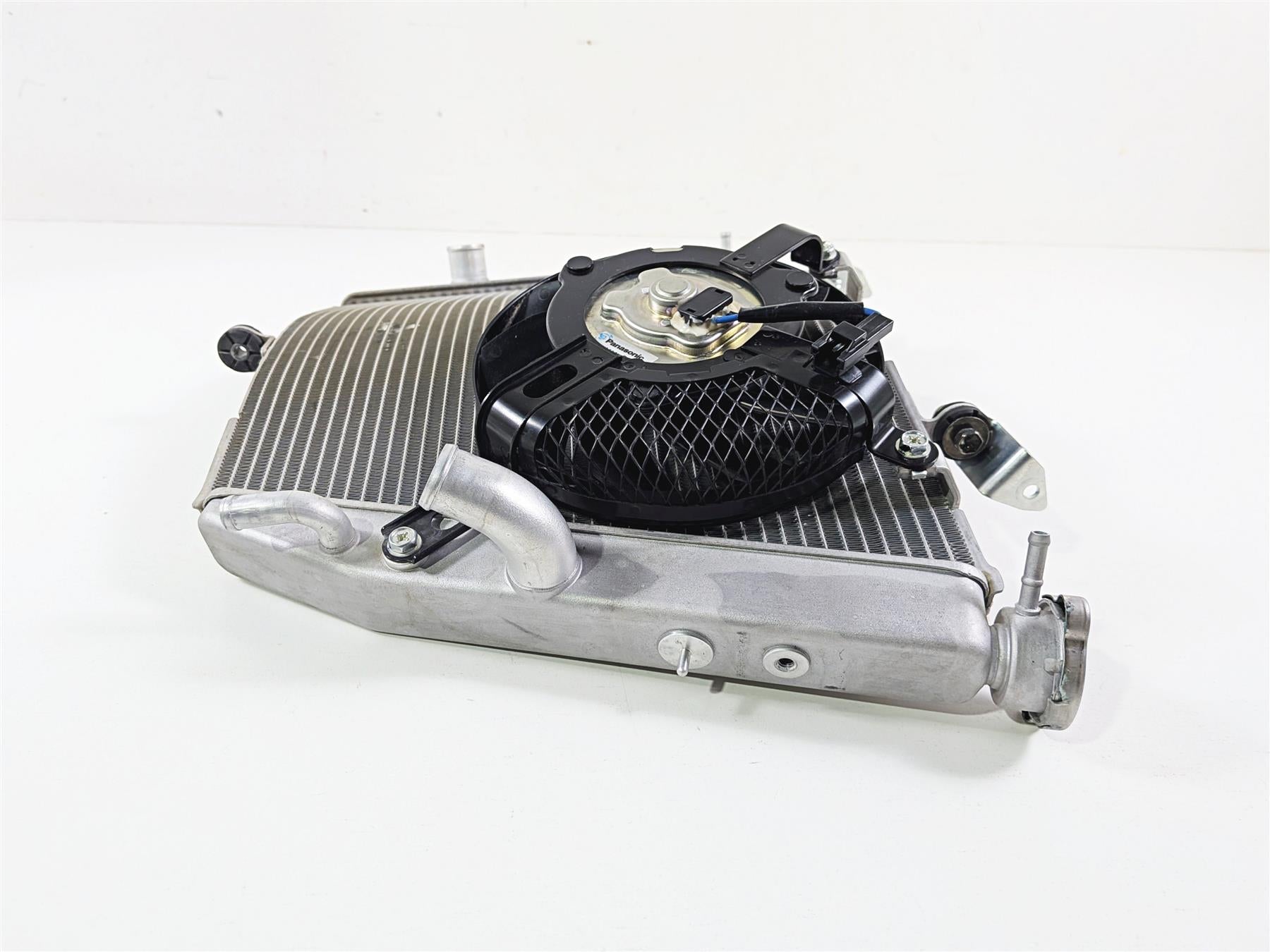 2024 Suzuki GSXR600 Nice Radiator Fan Reservoir 2K Only 17710-14J00 {{ shop.shopifyCountryName }} - Mototech271