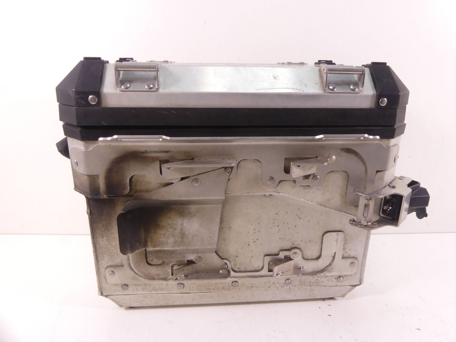 2008 BMW R1200GS K255 Adv Left Saddlebag Luggage Case Carrier 71607692173 {{ shop.shopifyCountryName }} - Mototech271