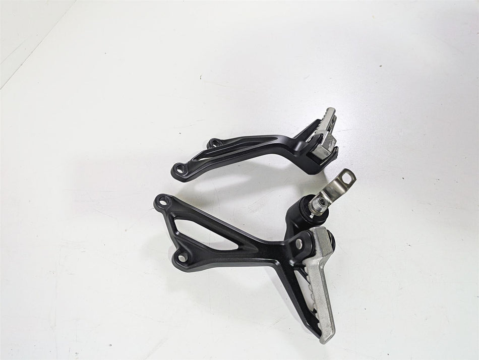 2020 Kawasaki Z900 ZR900 Rear Passenger Footpeg Rest Set 35063-1452-18R {{ shop.shopifyCountryName }} - Mototech271