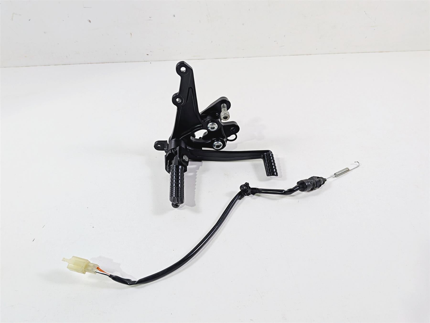 2024 Suzuki GSXR600 Right Front Footpeg Brake Pedal Set Rearset 43511-14J10 {{ shop.shopifyCountryName }} - Mototech271