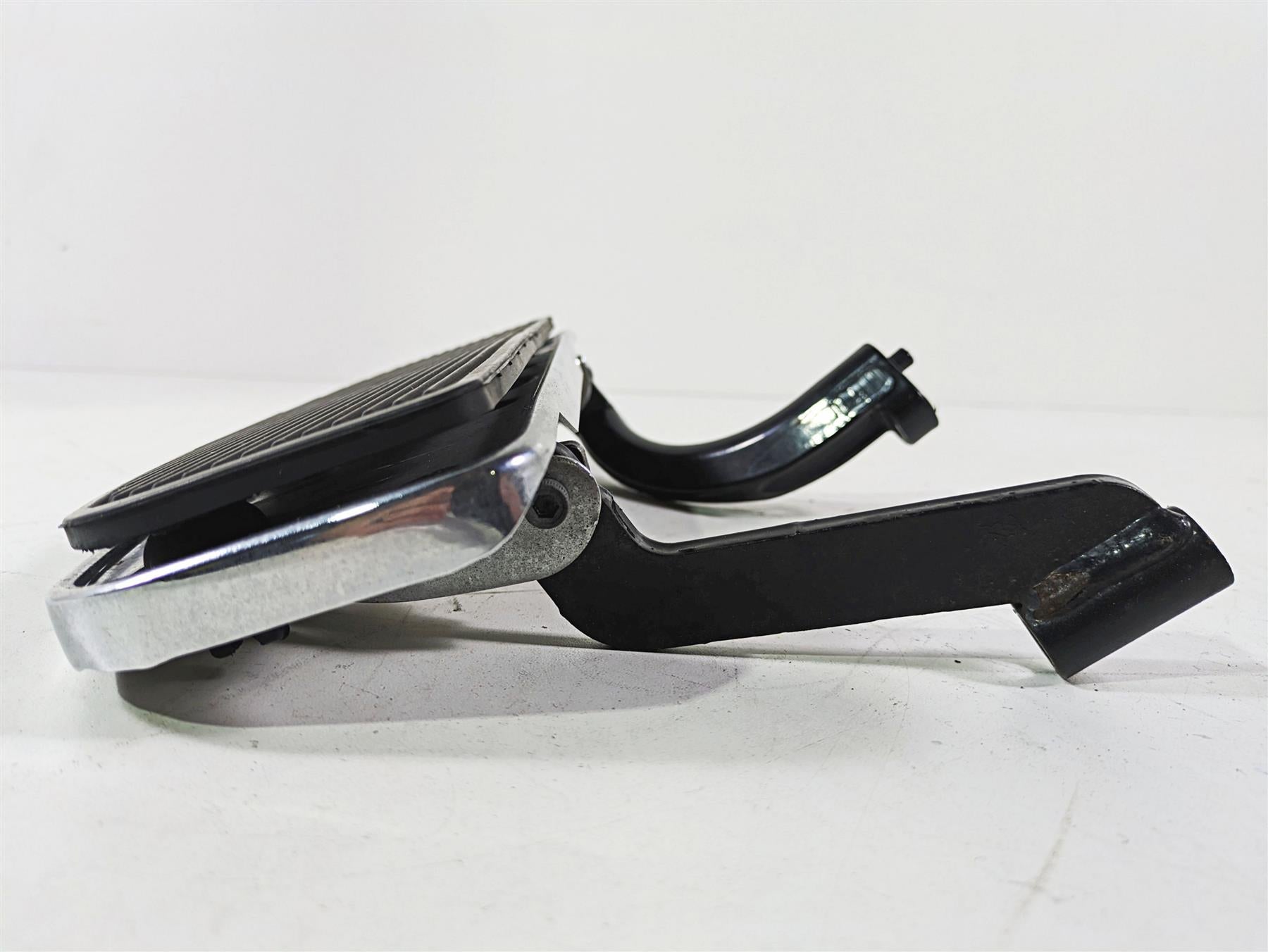 2020 Harley Touring FLHT Electra Glide Right Front Rider Floor Board 50621-06A {{ shop.shopifyCountryName }} - Mototech271