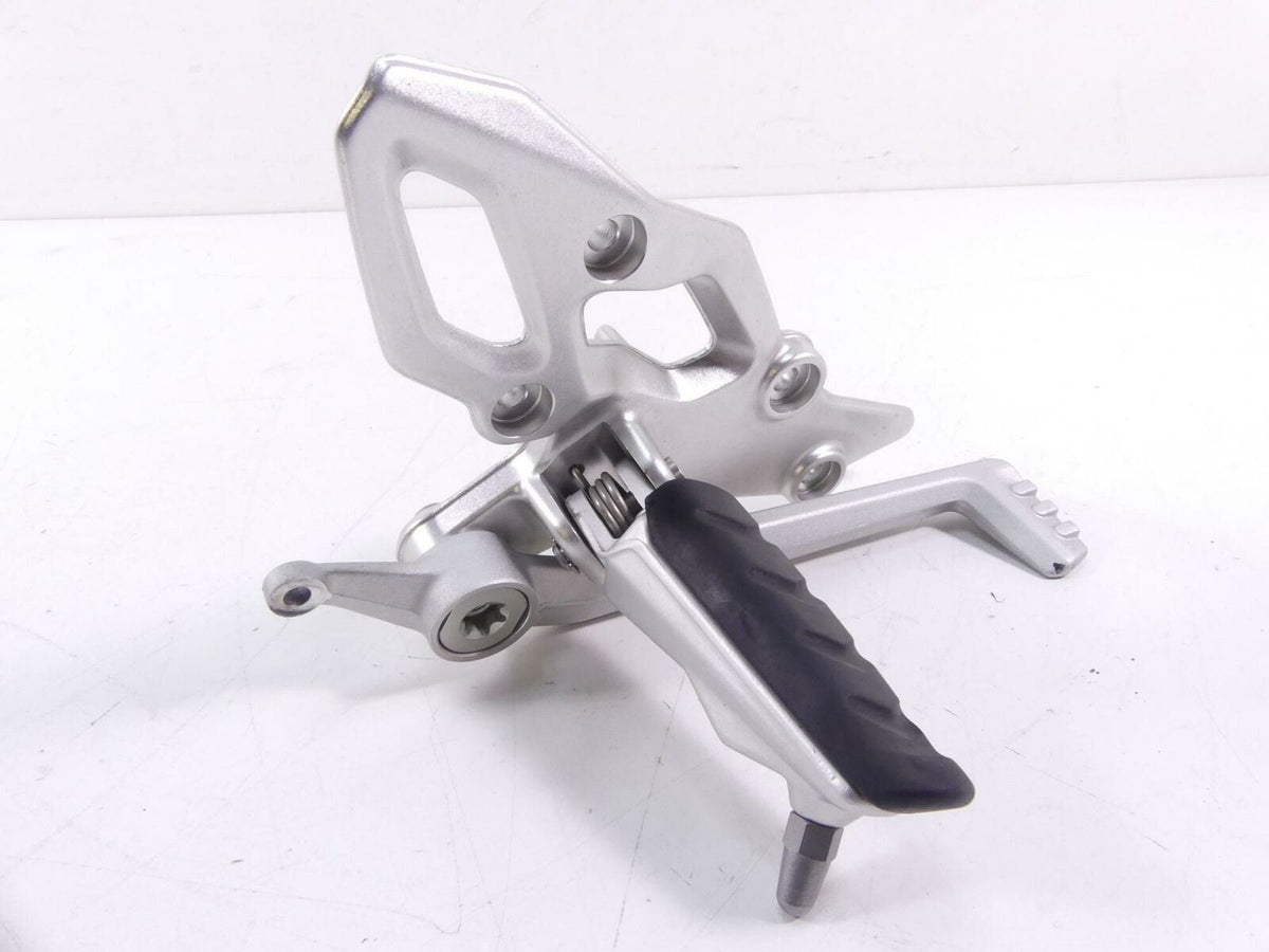 2016 BMW R1200R K53 Right Rider Footpeg & Brake Pedal 46718540797 {{ shop.shopifyCountryName }} - Mototech271