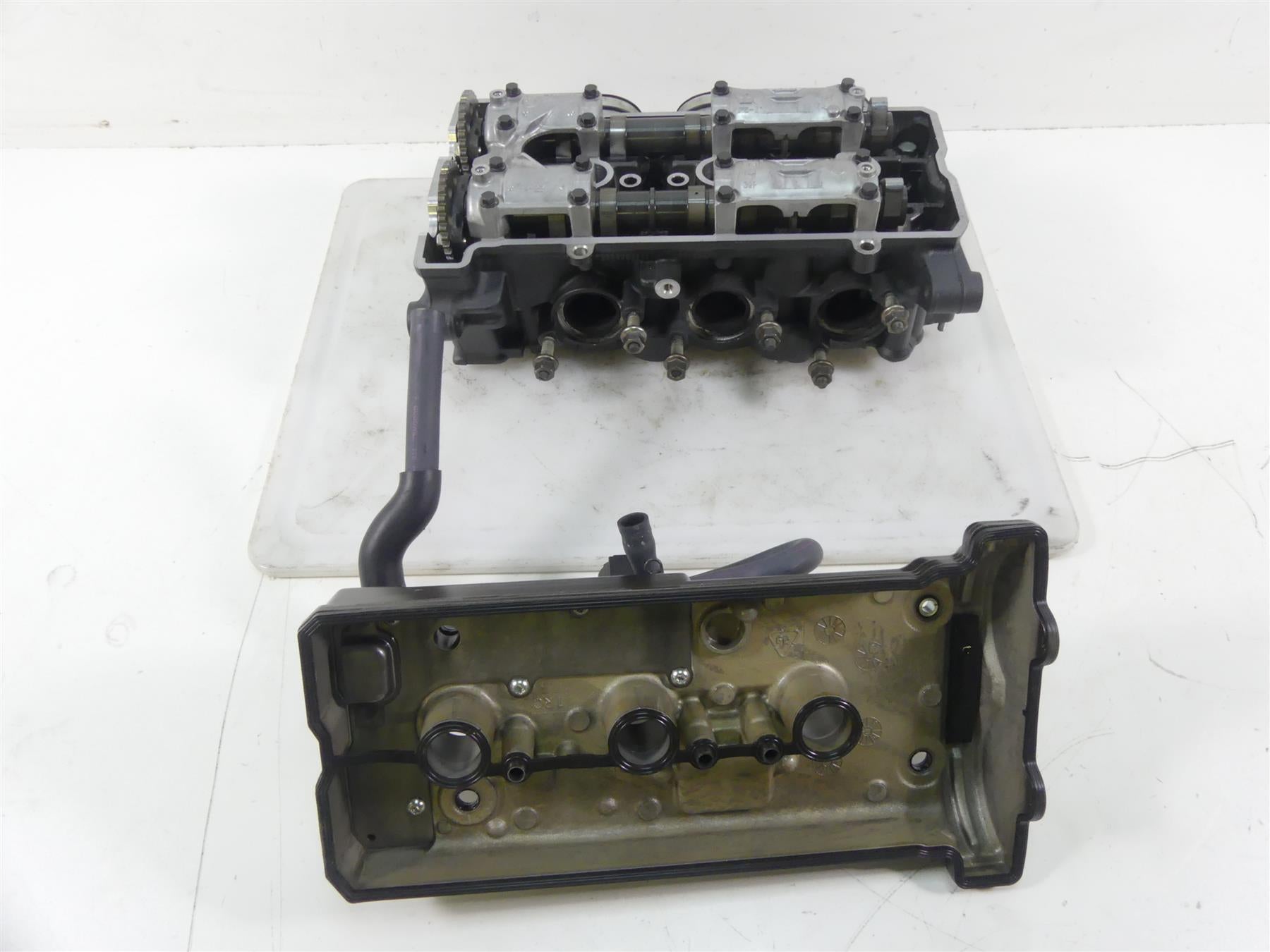 2015 Yamaha MT09 FZ09 Cylinderhead Cylinder Head 10K Only 1RC-11101-09-00 {{ shop.shopifyCountryName }} - Mototech271