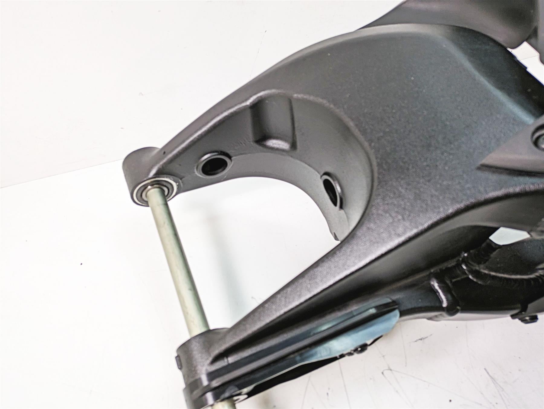 0326-081 二胡 2006 Kawasaki Ninja ZX14 OEM Rear Swingarm 33001-0216-11E | eBay
