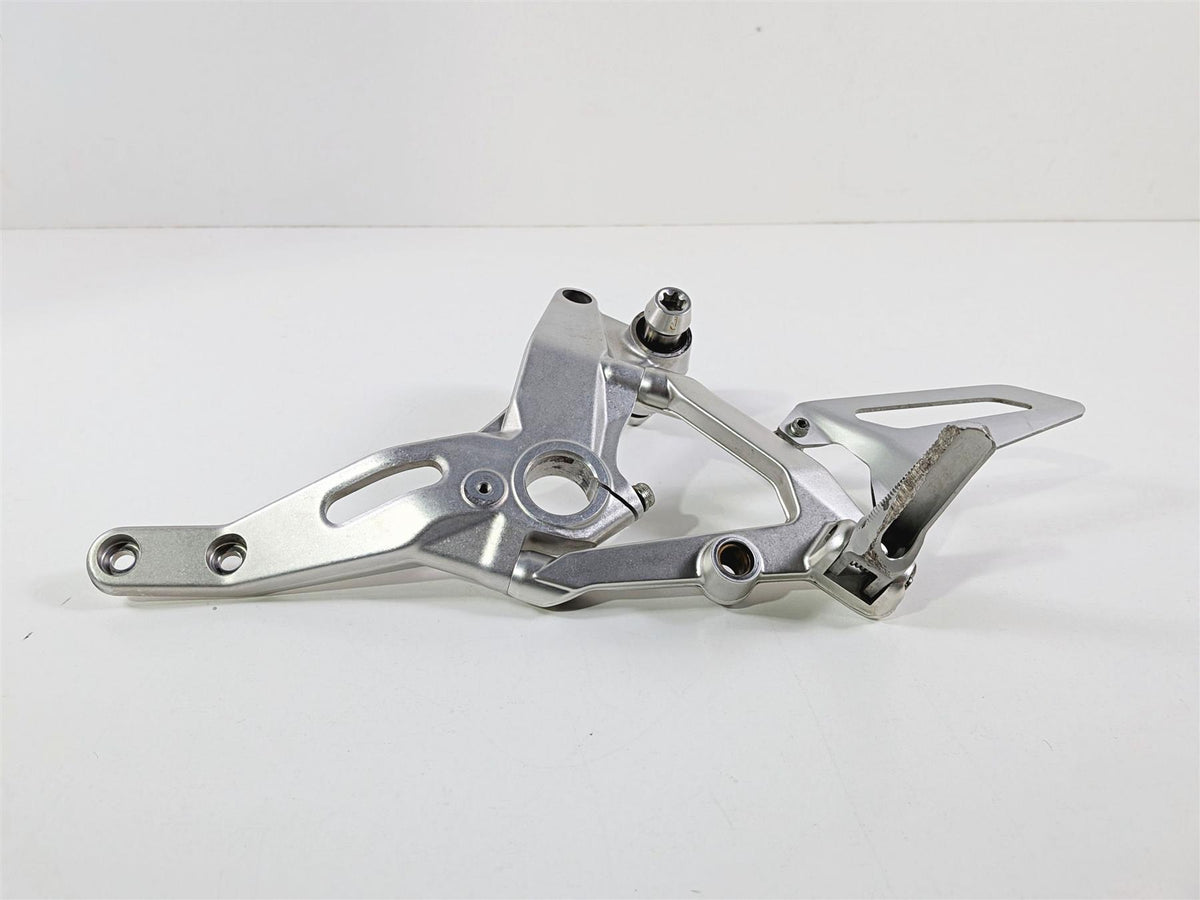 2019 Ducati 959 Panigale Left Frame Mount & Footpeg Set 8291E061AA 82424631AA {{ shop.shopifyCountryName }} - Mototech271