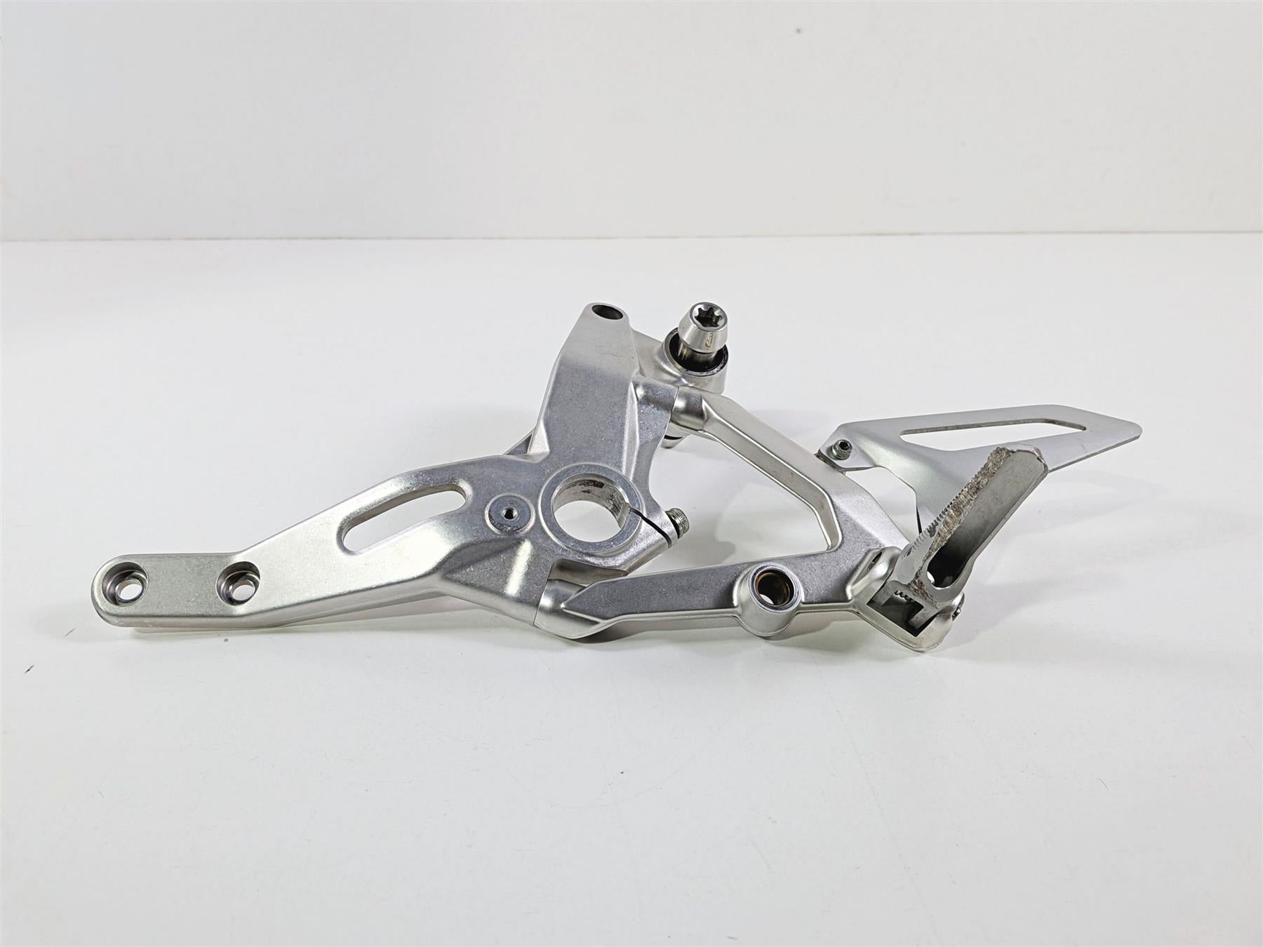 2019 Ducati 959 Panigale Left Frame Mount & Footpeg Set 8291E061AA 82424631AA {{ shop.shopifyCountryName }} - Mototech271