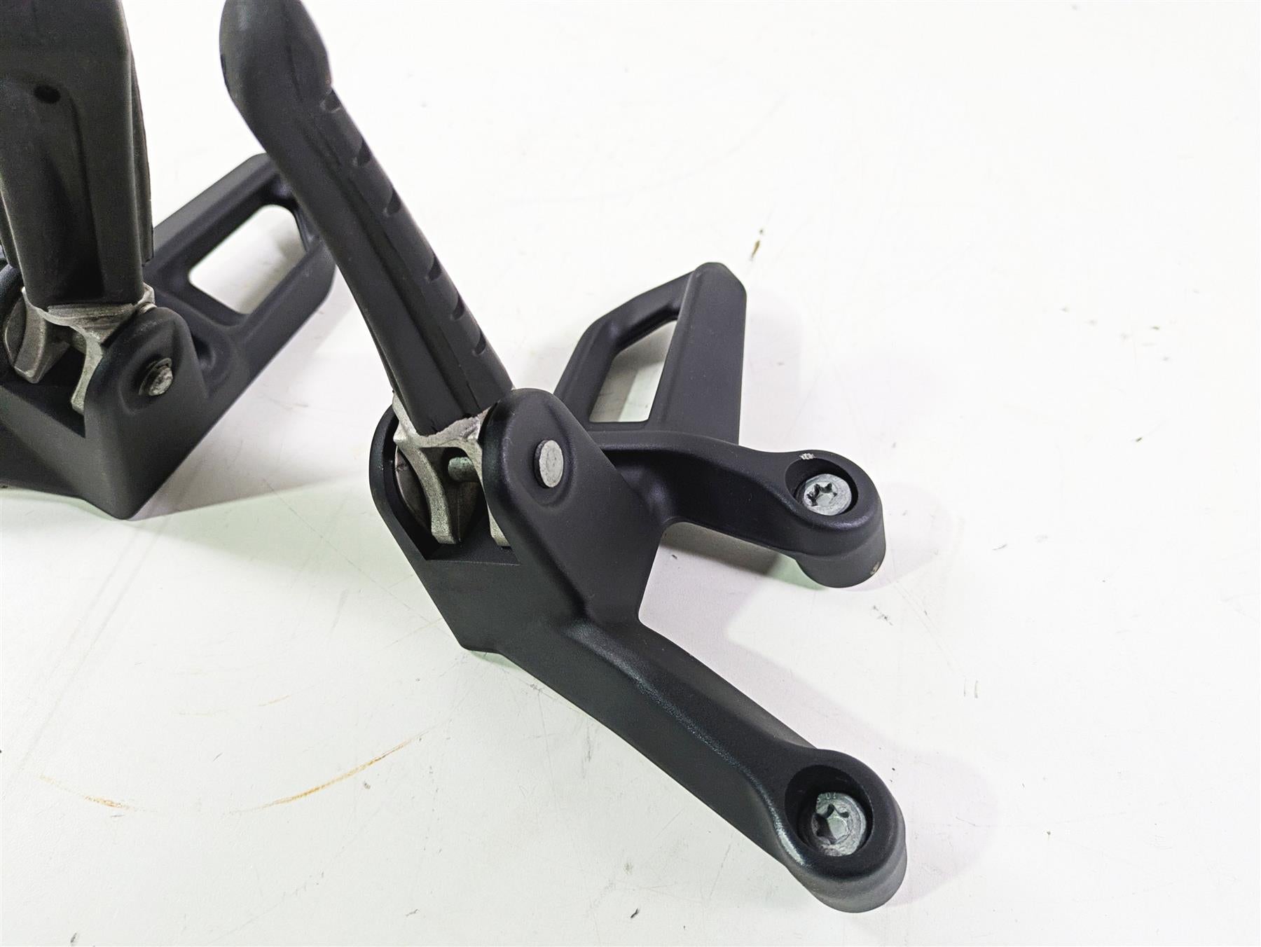 2018 KTM 1290 Super Adv S Rear Passenger Footpegs 6030304800033S 6030304900033S {{ shop.shopifyCountryName }} - Mototech271