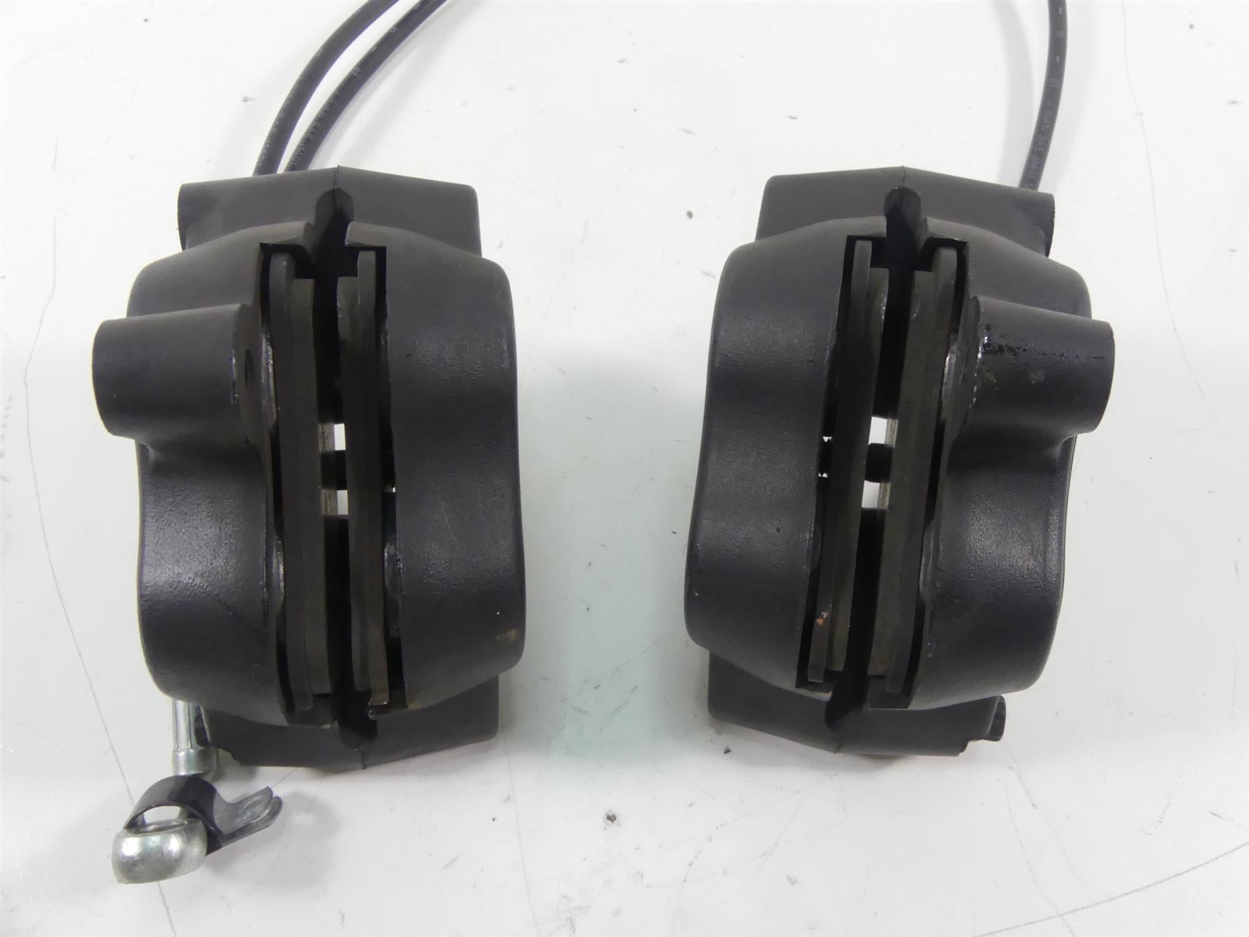 2009 Harley FXDF Dyna Fat Bob Front Brake Caliper Set + Lines 44046-08 44487-08 {{ shop.shopifyCountryName }} - Mototech271