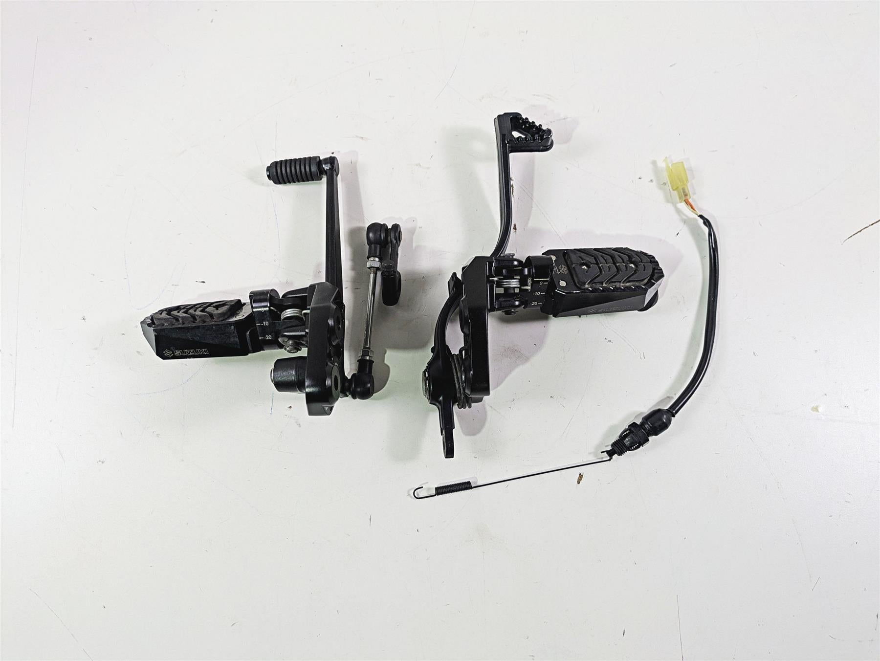 2020 Suzuki V-Strom 1050 XT Front Footpeg Brake Shift Lever Set 43521-06G01-YAP {{ shop.shopifyCountryName }} - Mototech271