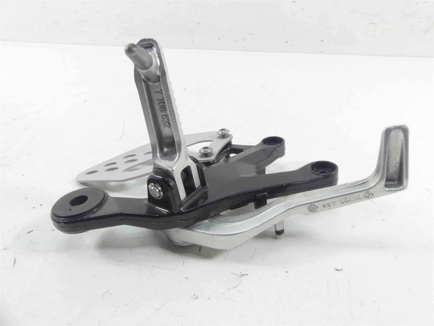 2012 BMW S1000RR K46 Right Foot Peg Footpeg Set & Brake Pedal 46717708574 {{ shop.shopifyCountryName }} - Mototech271