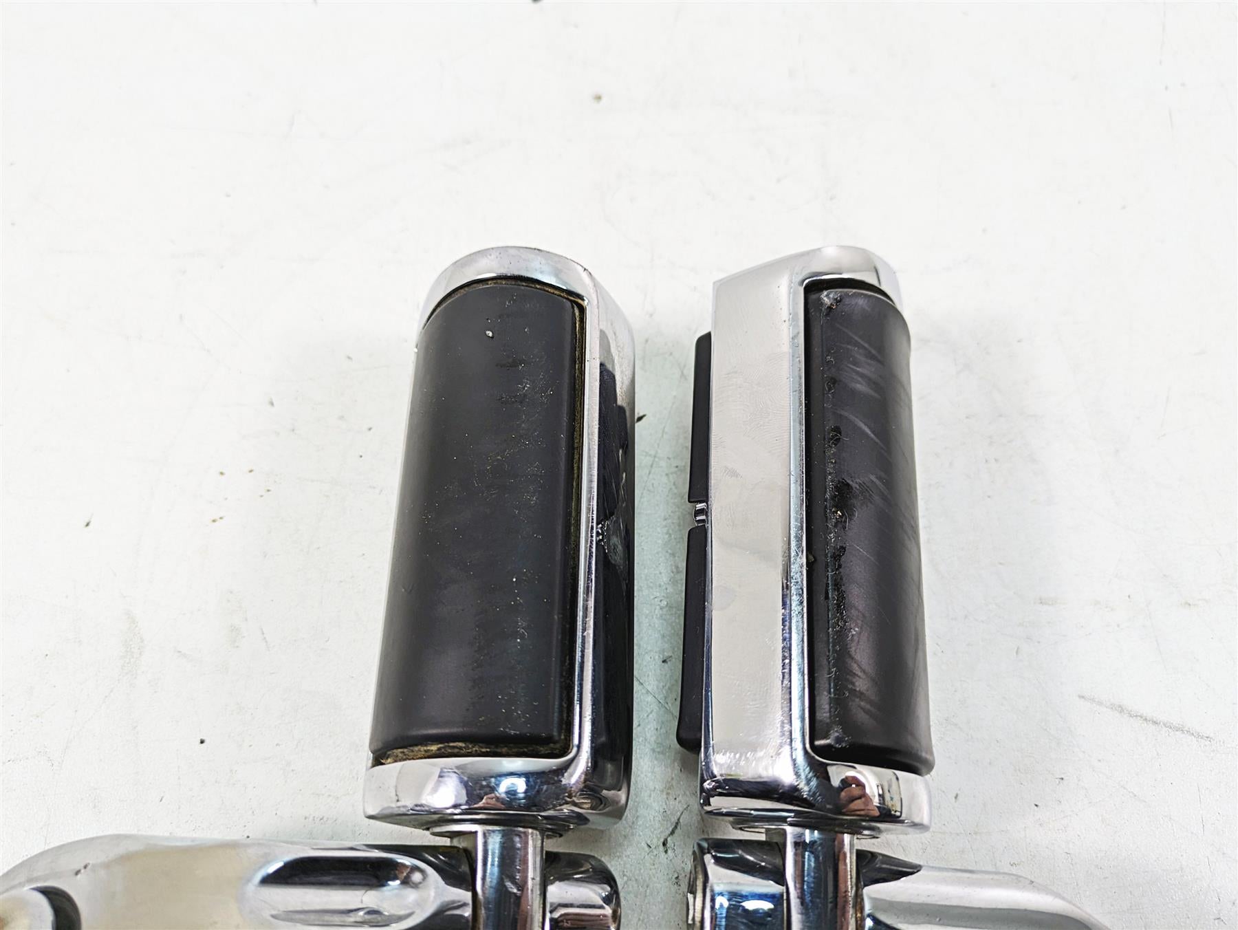 1999 Harley Touring FLHTC Electra Glide Eagle Chrome Highway Foot Peg Set {{ shop.shopifyCountryName }} - Mototech271