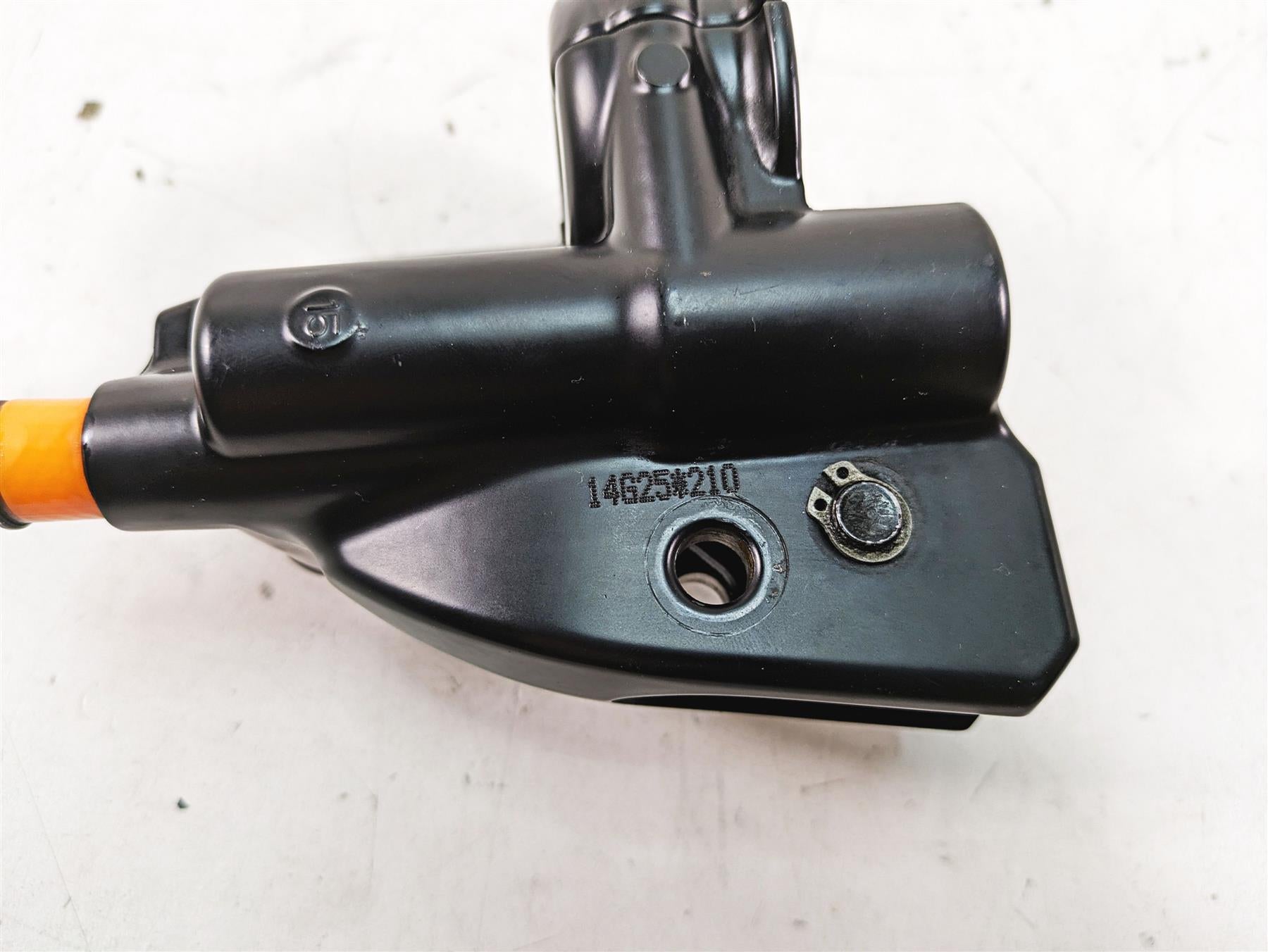 2015 Harley Touring FLHXS Street Glide Front Brake Master Cylinder 44551-08F {{ shop.shopifyCountryName }} - Mototech271