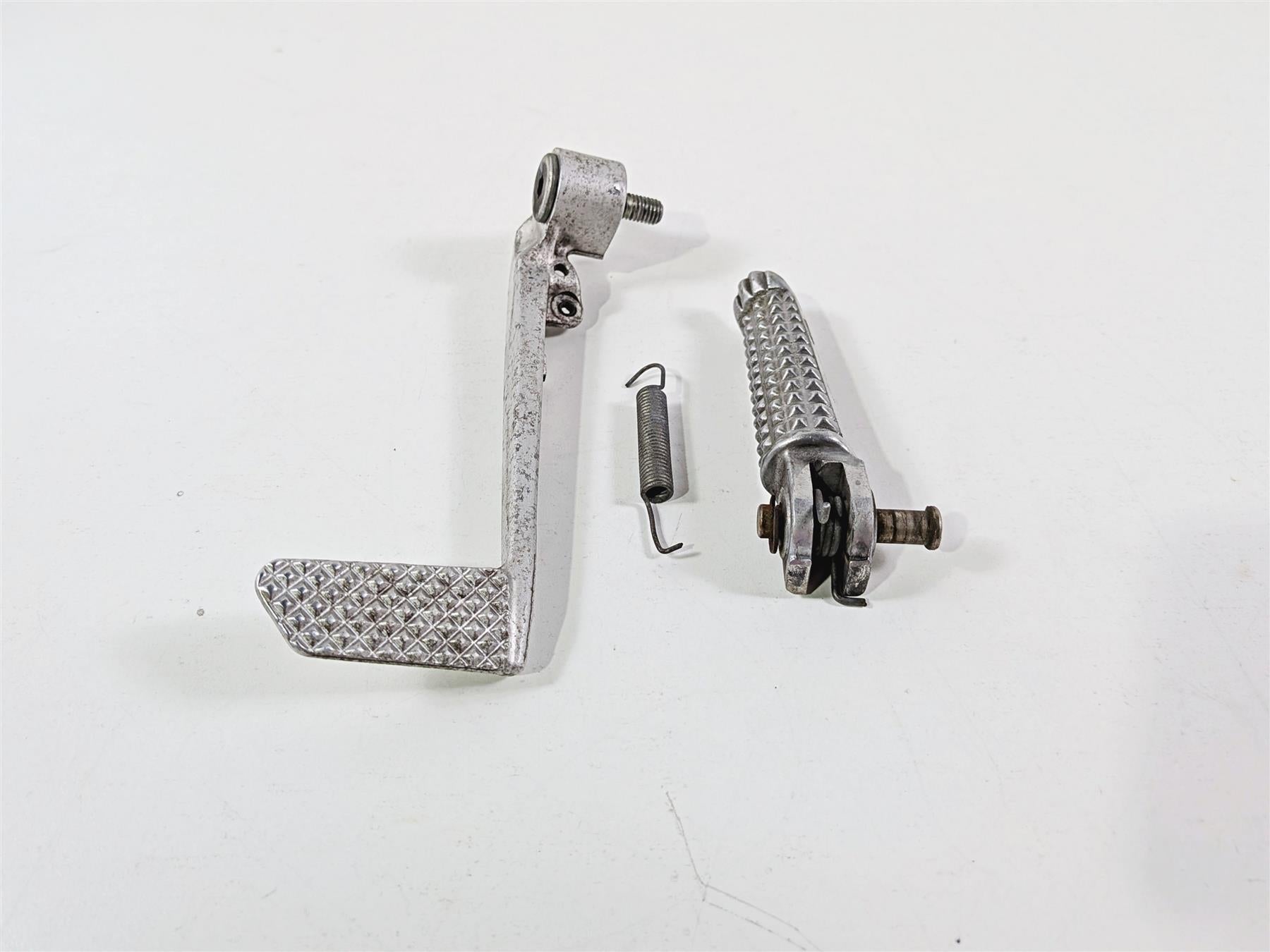2008 Yamaha YZF R1 RN19 Front Right Footpeg & Brake Pedal 4C8-27211-00-00 {{ shop.shopifyCountryName }} - Mototech271