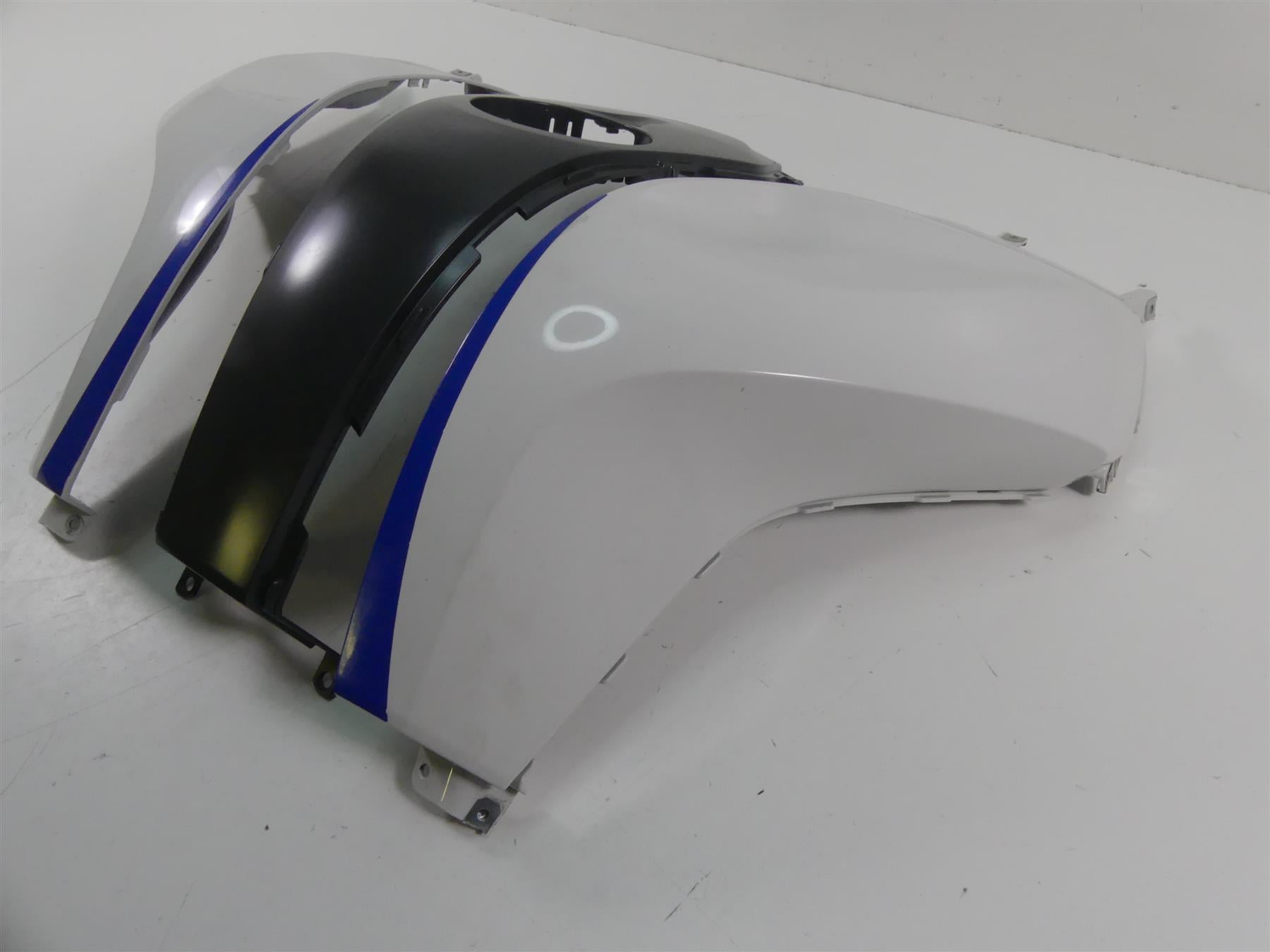 2017 BMW R1200RT K52 Left Right Tank Cover Fairing Set Alpinweiss 46638533563 {{ shop.shopifyCountryName }} - Mototech271