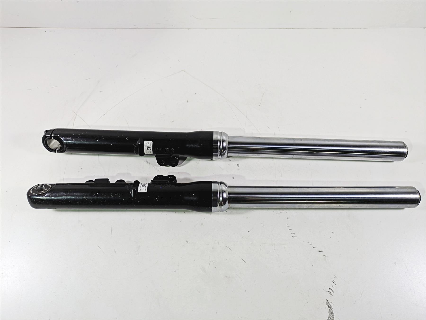 2017 Harley Dyna FXDB Street Bob Showa 49mm Front Fork Leg Set 45400034 45400033 {{ shop.shopifyCountryName }} - Mototech271