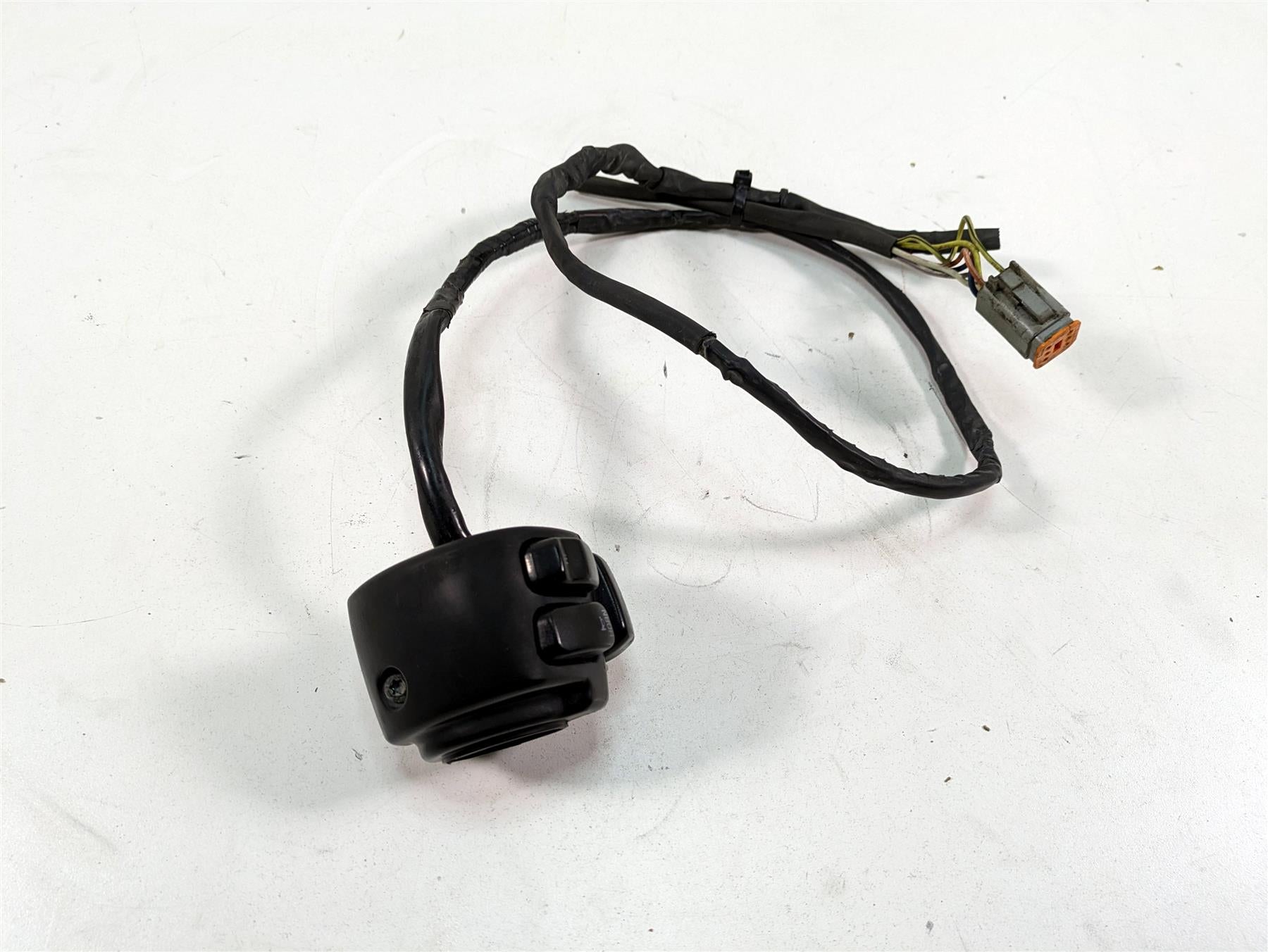 2000 Harley Dyna FXDL Low Rider Left Hand Control Switch 71682-06A 71685-06A {{ shop.shopifyCountryName }} - Mototech271