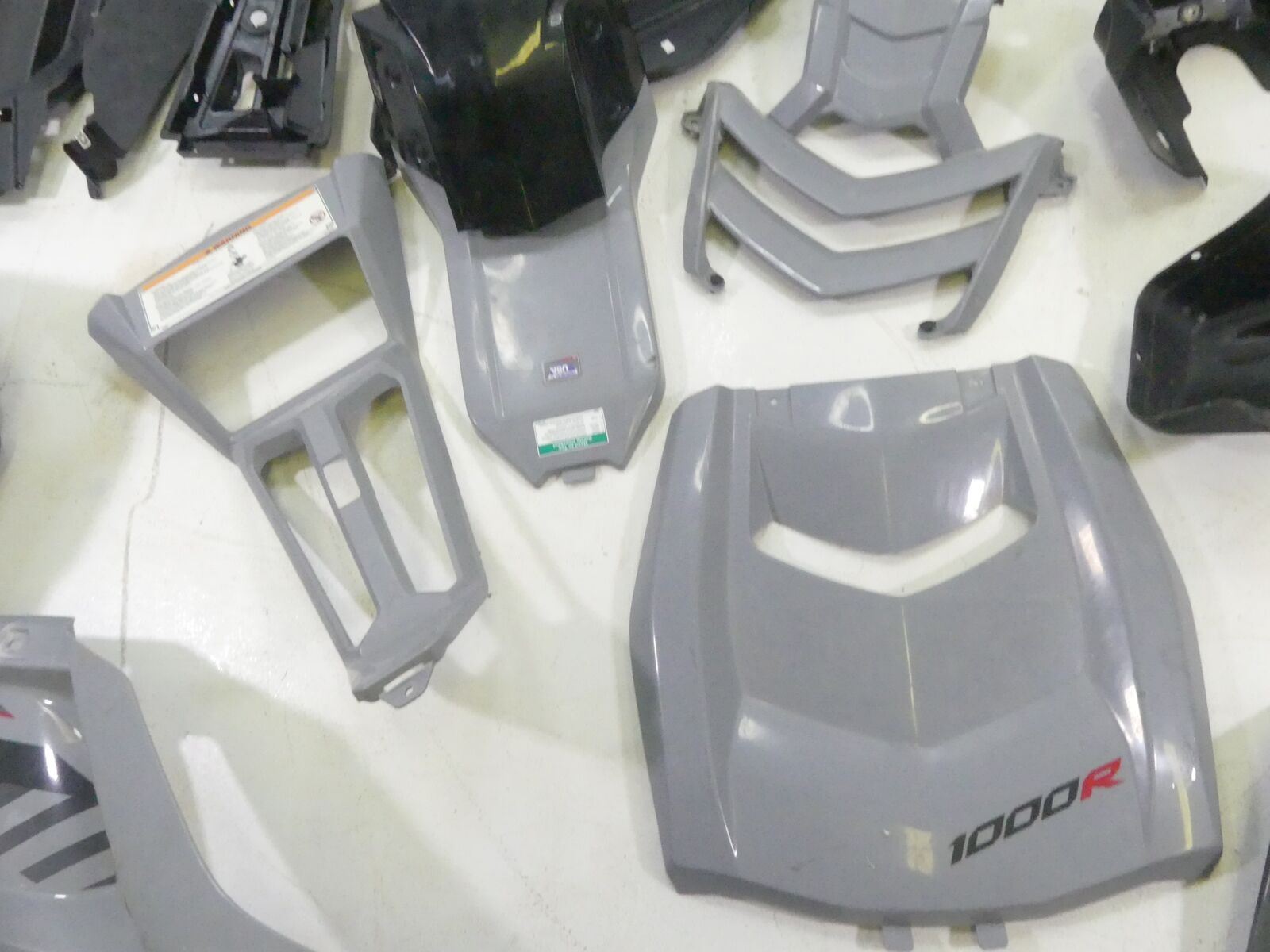 2018 Yamaha YXZ1000 R EPS Body Fairing Fuel Tank Door Cover Set 2HC-F4110-00-00 {{ shop.shopifyCountryName }} - Mototech271