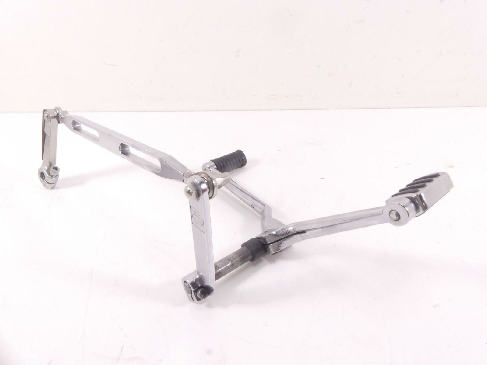 2005 Harley Touring CVO FLHTCSE Electra Glide Shift Pedals + Linkage 34532-00B {{ shop.shopifyCountryName }} - Mototech271