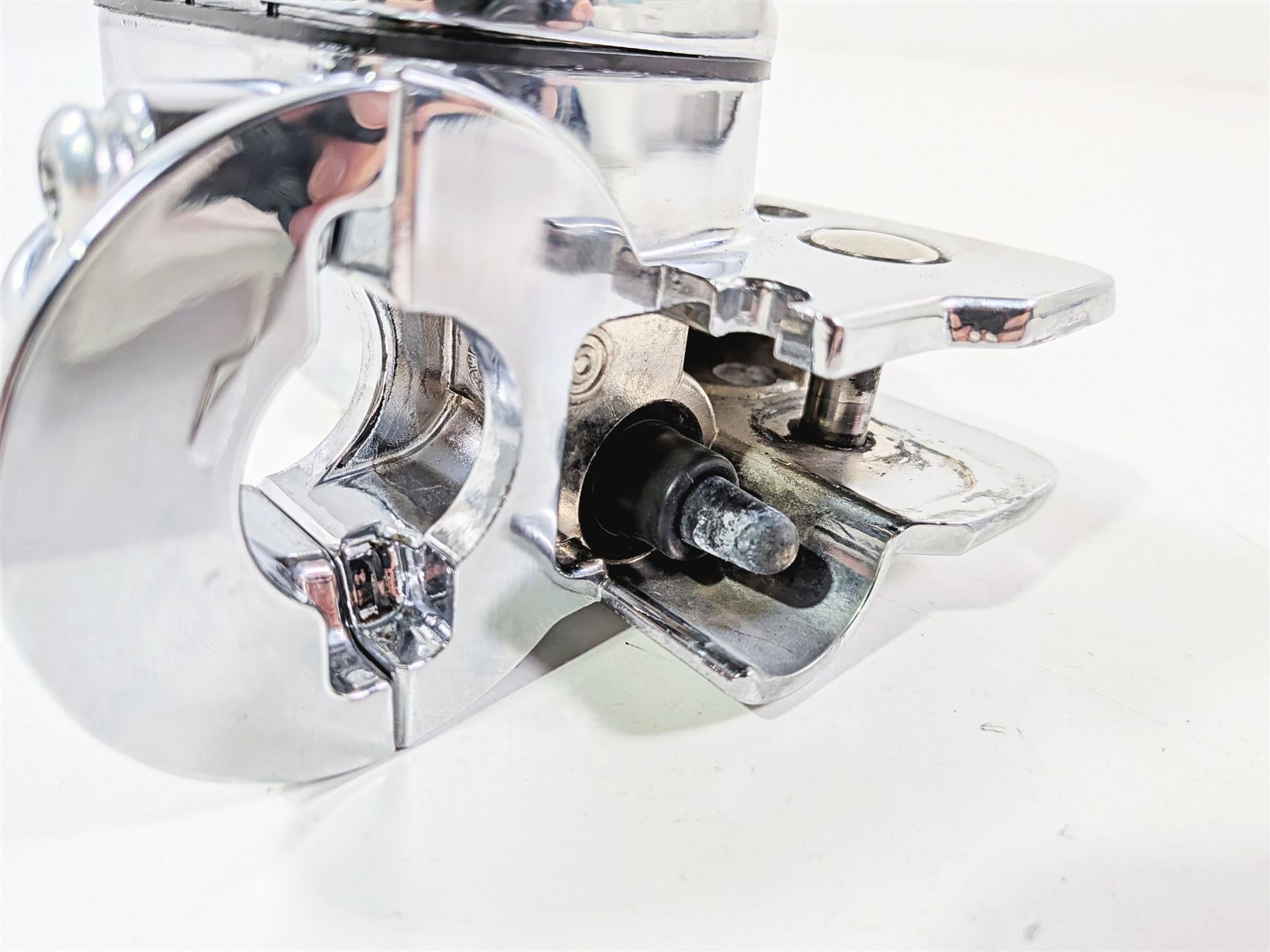 2011 Harley Touring FLHTCU CVO Electra Glide Brake Master Cylinder 42102-08D-Mototech271