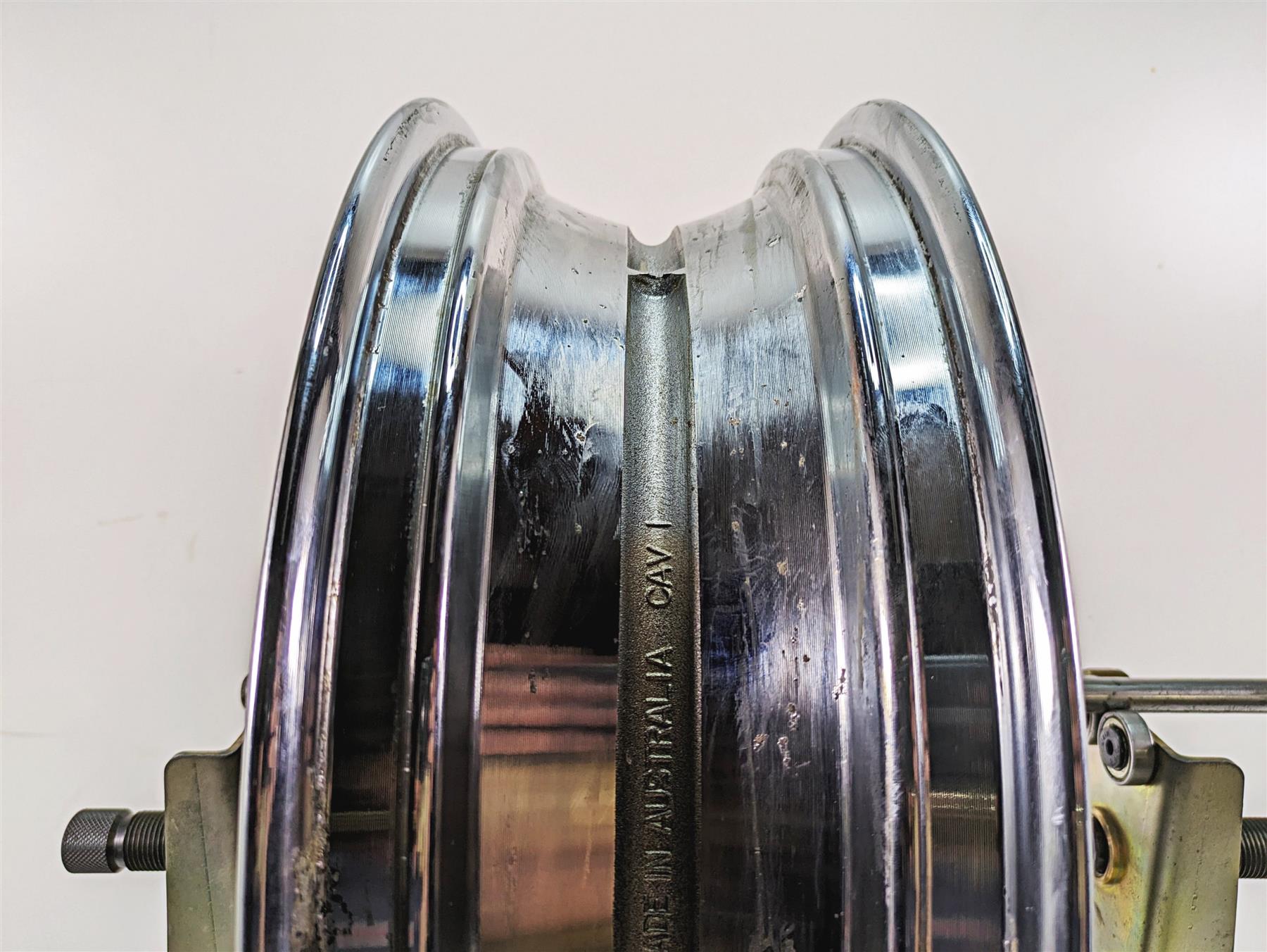 2009 Harley Dyna FXDFSE CVO Fat Bob 16x5 Rear Wheel Fang Contrast Crm 43268-09 {{ shop.shopifyCountryName }} - Mototech271