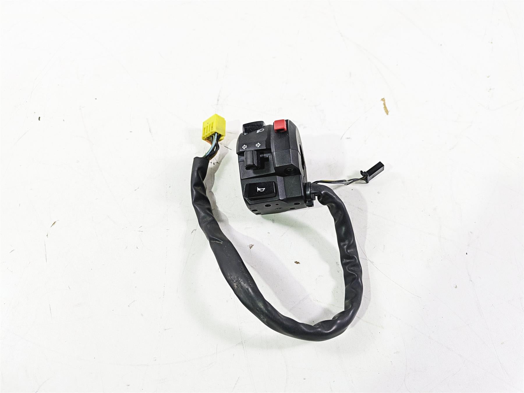 2008 Suzuki GSXR600 Left Hand Light Blinker Horn Control Switch 37400-37H13 {{ shop.shopifyCountryName }} - Mototech271