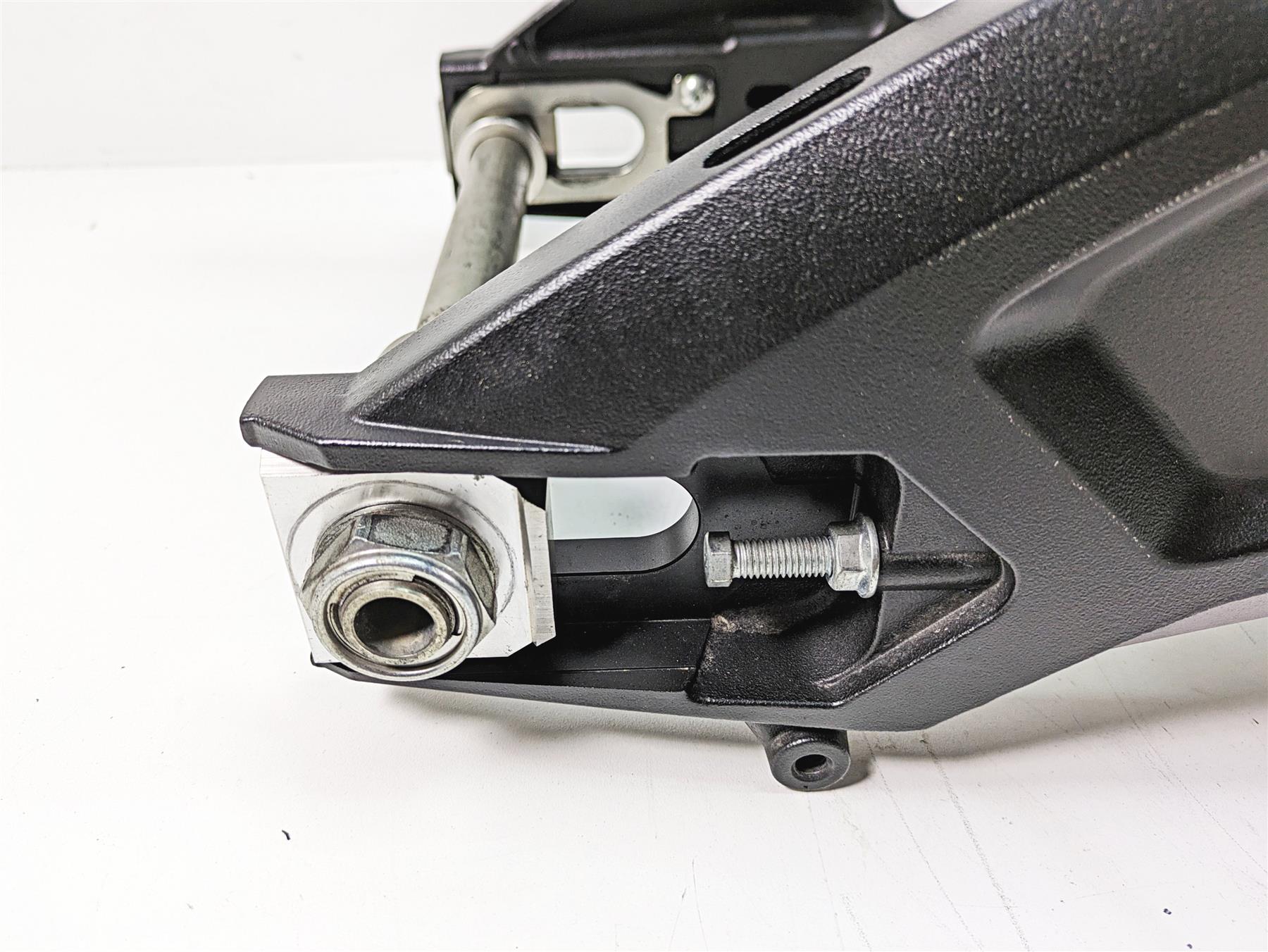 2022 Suzuki GSXR 750 Rear Swing Arm Swingarm 61000-14J01-YAP {{ shop.shopifyCountryName }} - Mototech271