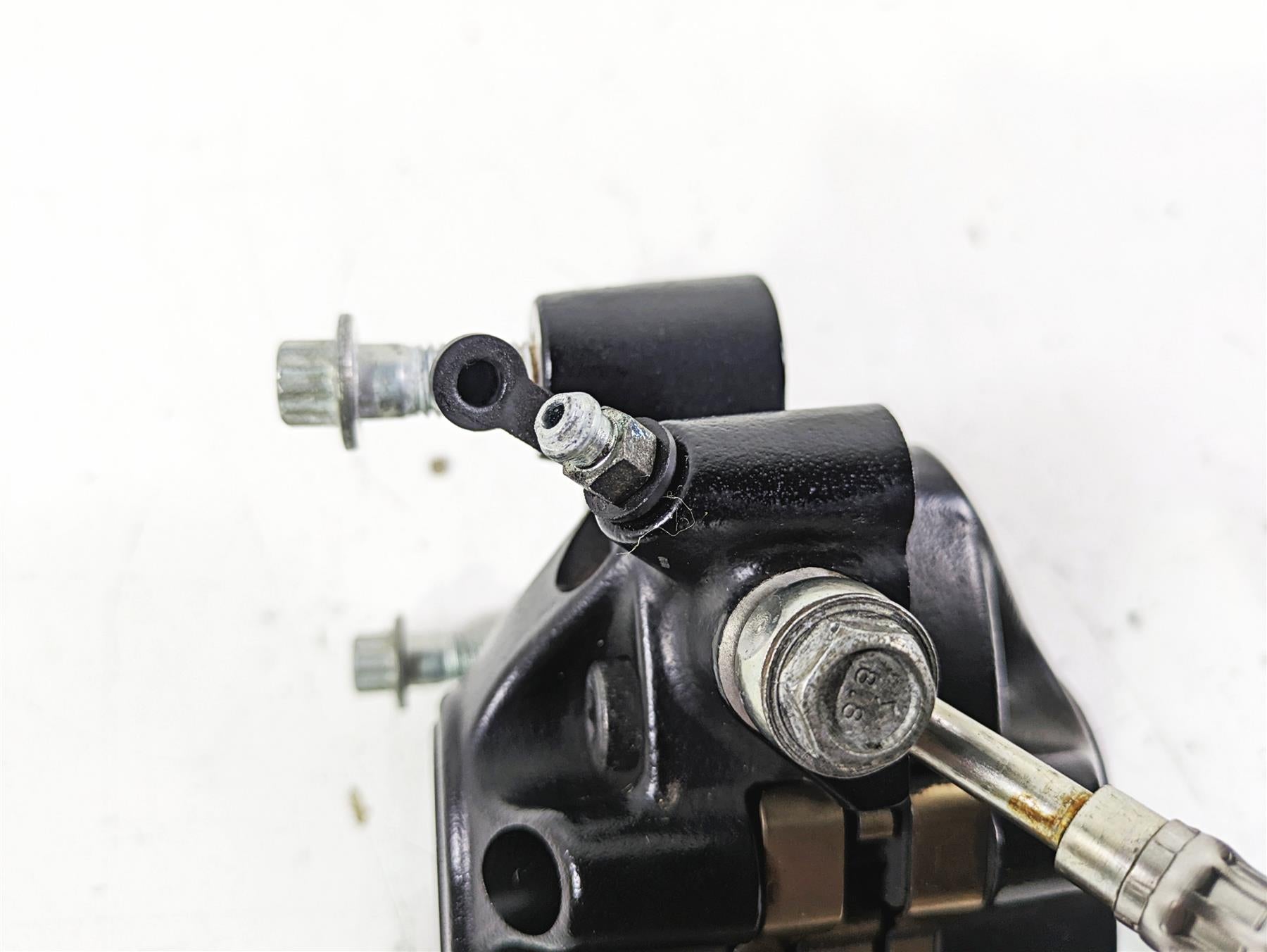 2021 Harley Softail FLSL Slim Front Brake Caliper & Line 41300095 {{ shop.shopifyCountryName }} - Mototech271