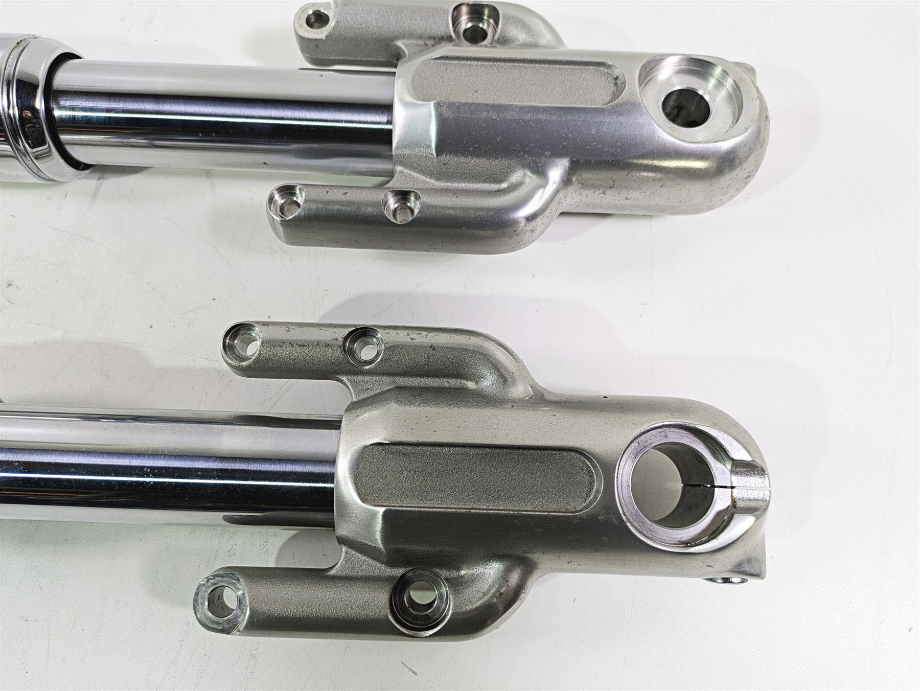 2006 Harley VRSCR Street V-Rod Front Fork Leg Set Straight 46774-06 46775-06 {{ shop.shopifyCountryName }} - Mototech271