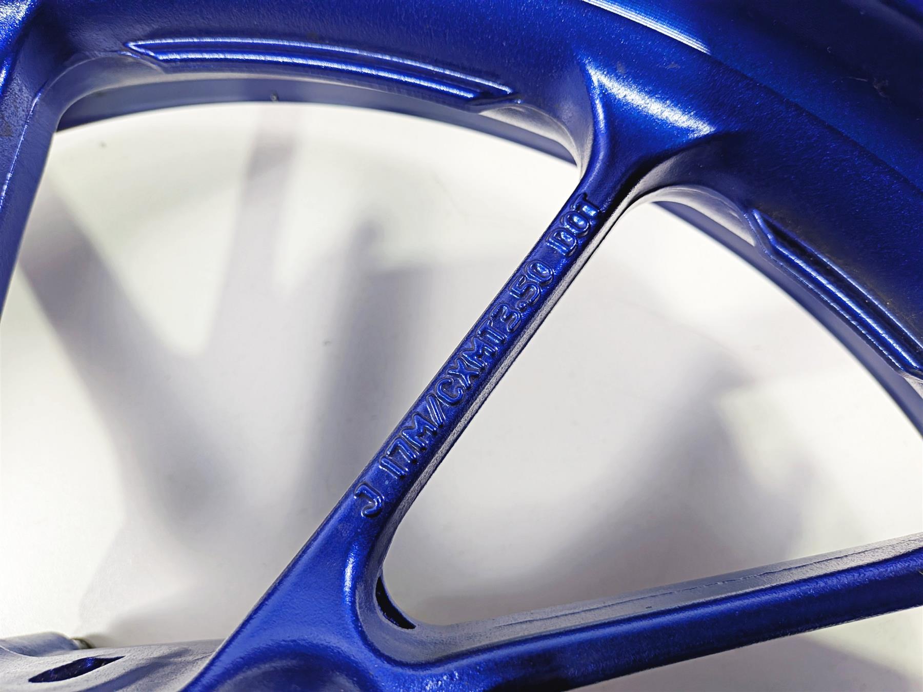 2025 Yamaha YZF R7 Straight Front Blue Wheel Rim 17x3.5 2DR-25168-00 {{ shop.shopifyCountryName }} - Mototech271