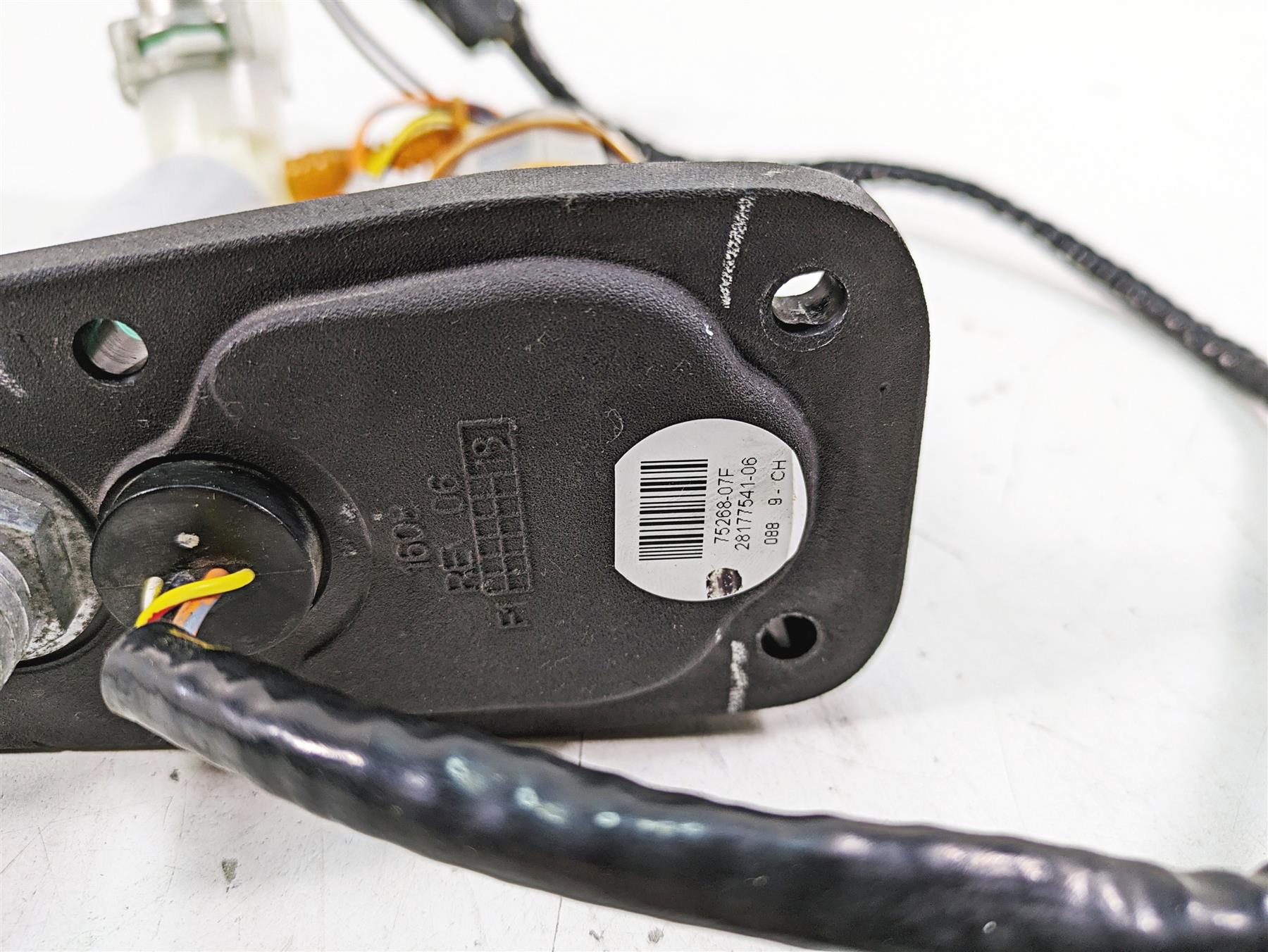 2019 Harley XL883N Sportster Iron Fuel Gas Petrol Pump -Tested 75268-07F {{ shop.shopifyCountryName }} - Mototech271