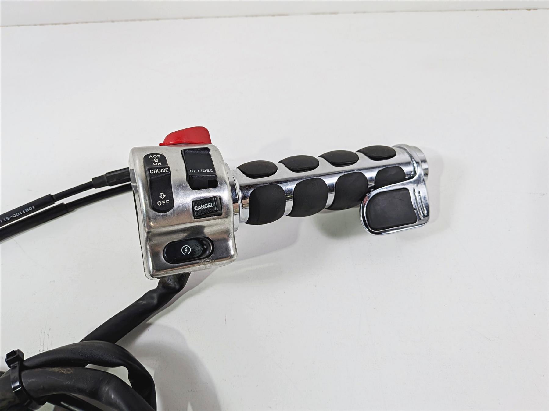 2006 Yamaha XVZ1300 Royal Star Right Hand Cruise Control Switch 1D6-83969-00-00 {{ shop.shopifyCountryName }} - Mototech271