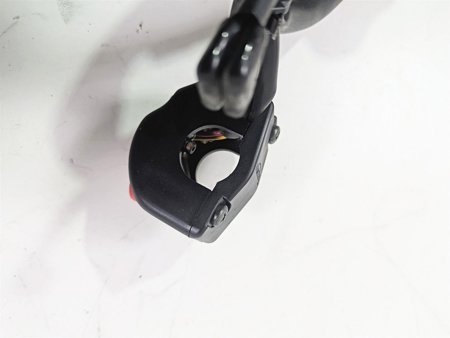 2013 Triumph Bonneville Right Hand Start Stop Control Switch T2040096 {{ shop.shopifyCountryName }} - Mototech271