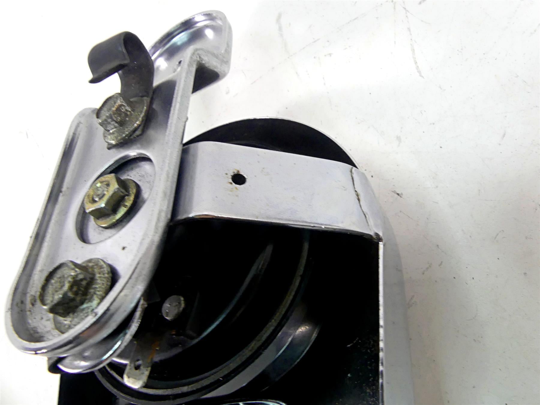 2002 Harley FLSTCI Softail Heritage Horn & Chrome Cover 61300478A {{ shop.shopifyCountryName }} - Mototech271