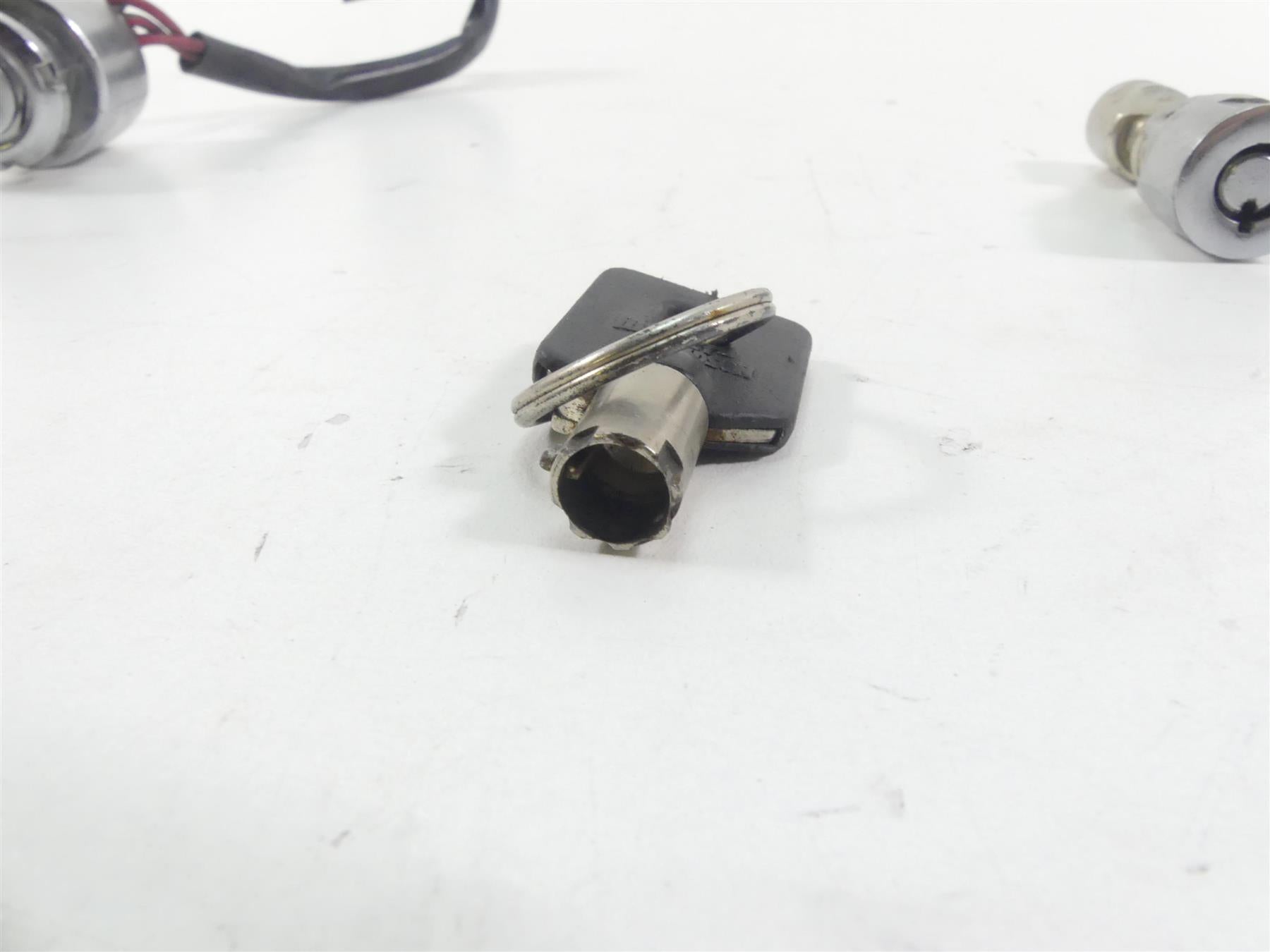 2003 Harley Dyna 100TH FXDL Low Rider Ignition Switch Lock Key Set 71421-94 {{ shop.shopifyCountryName }} - Mototech271